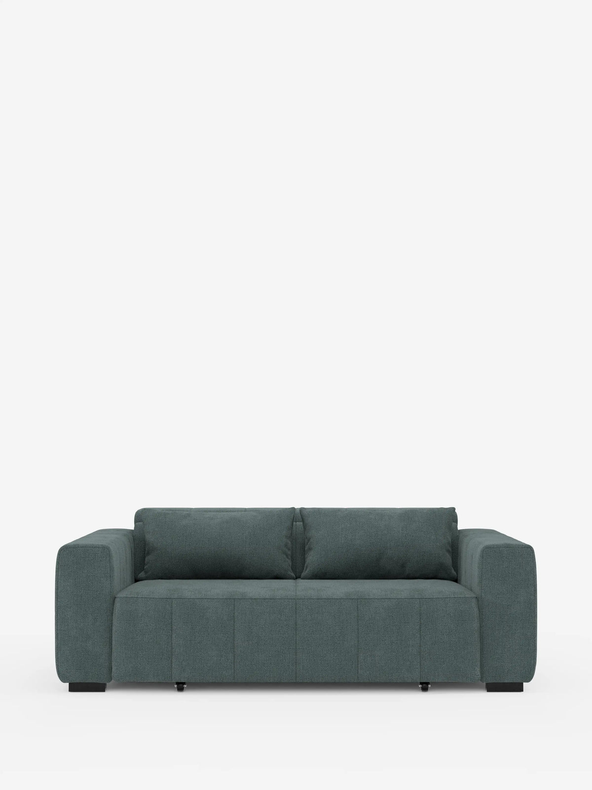 Un divano a 3 posti Doric in tessuto verde acqua scuro in stile contemporaneo, con sedute allungabili tramite meccanismo relax elettrico di Divani.Store, caratterizzato da ampi braccioli e due cuscini schienali, poggia su gambe nere su uno sfondo bianco a tinta unita. Questo divano sfoderabile vanta una silhouette squadrata e minimalista con un profilo basso, un rivestimento T23 antimacchia e è dotato di sedute allungabili elettricamente e poggiatesta regolabili.