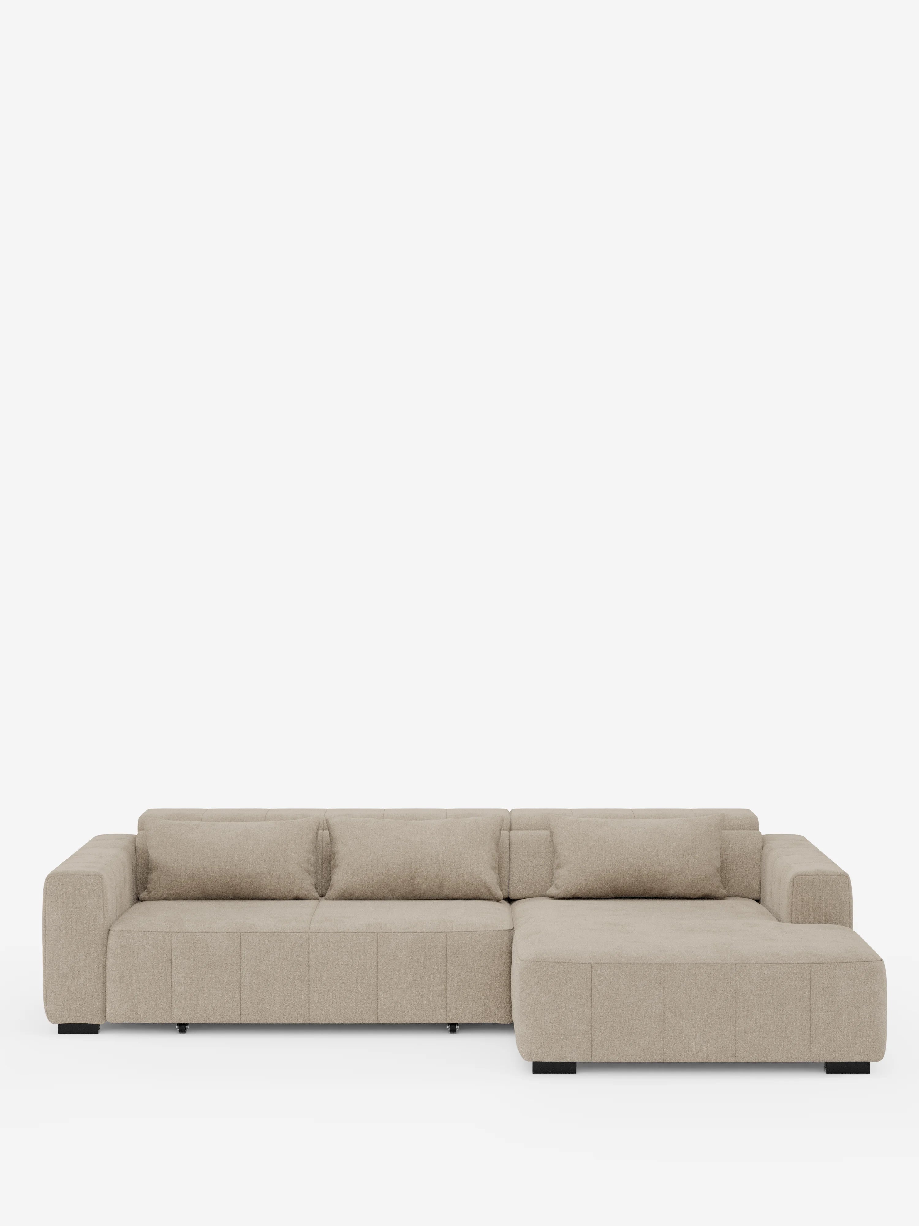 Il divano angolare Doric con penisola e sedute allungabili con relax elettrico di Divani.Store è un moderno divano componibile beige caratterizzato da braccioli e schienali ampi e dal profilo ribassato. Il lato destro include una chaise longue allungata per il relax, mentre il design minimalista — con cuciture discrete — poggia su bassi piedini neri a blocco. I poggiatesta reclinabili e il tessuto T23 resistente alle macchie completano questo elegante complemento d’arredo su uno sfondo bianco a tinta unita.