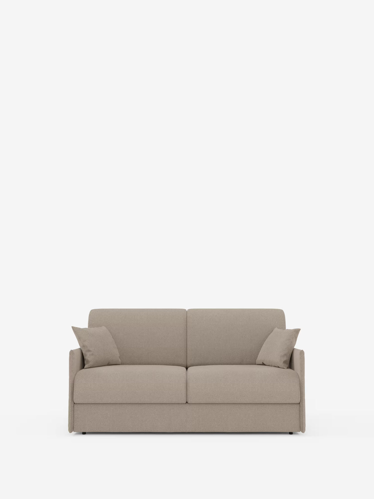 Il divano letto matrimoniale sfoderabile Evans di Divani.Store — un divano letto a due posti moderno di colore beige, dal design compatto, dalle linee pulite, con braccioli bassi e due cuscini quadrati abbinati in tessuto T23 antimacchia — spicca su uno sfondo bianco a tinta unita.