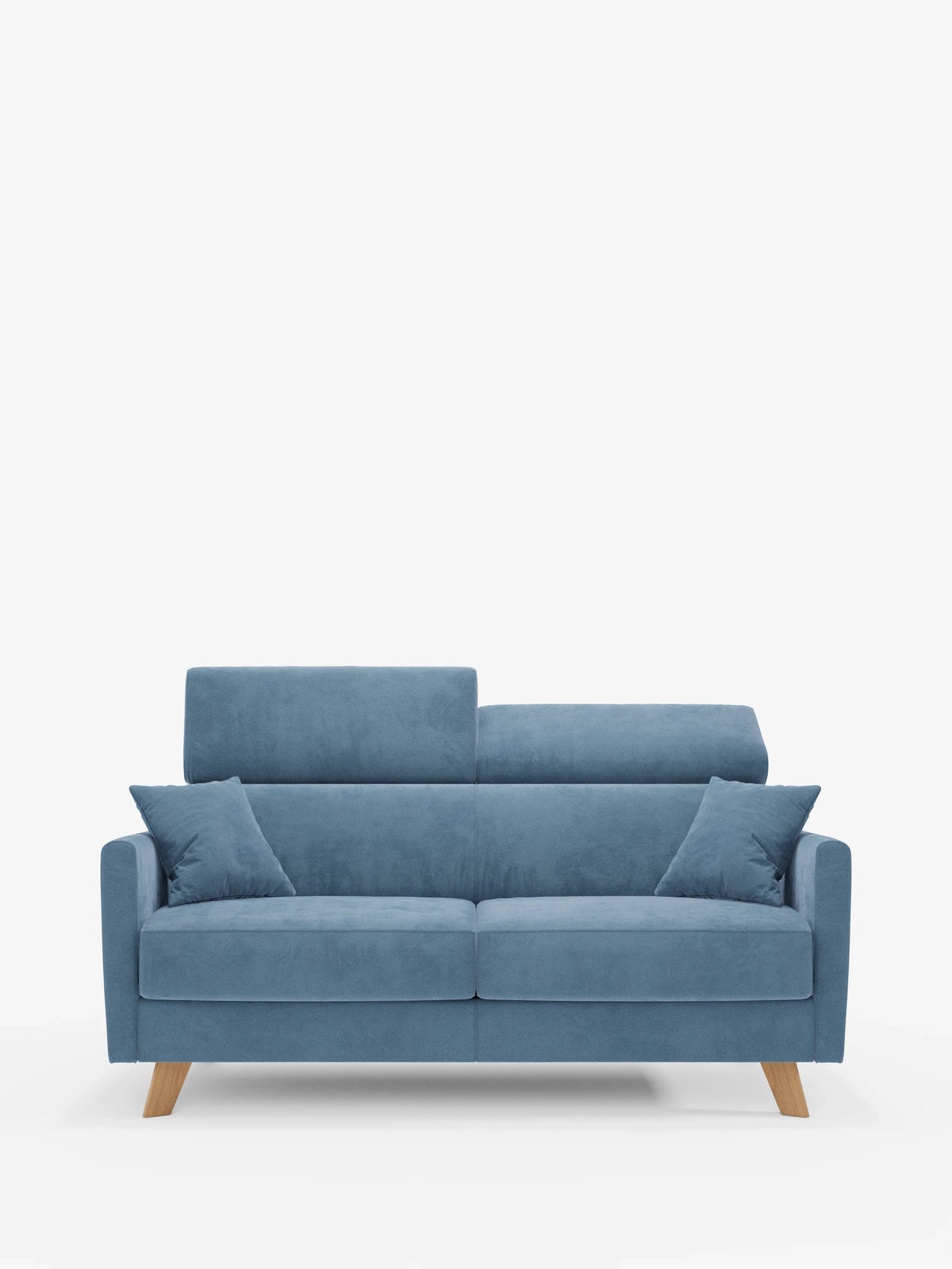 Un divano letto Francy blu in stile contemporaneo di Divani.Store, dotato di due cuscini di seduta, due cuscini dello schienale, due cuscini decorativi abbinati, poggiatesta regolabili e gambe angolate in legno, rivestito in elegante tessuto T30 resistente alle macchie — con rivestimenti sfoderabili al 100% — su uno sfondo bianco a tinta unita.