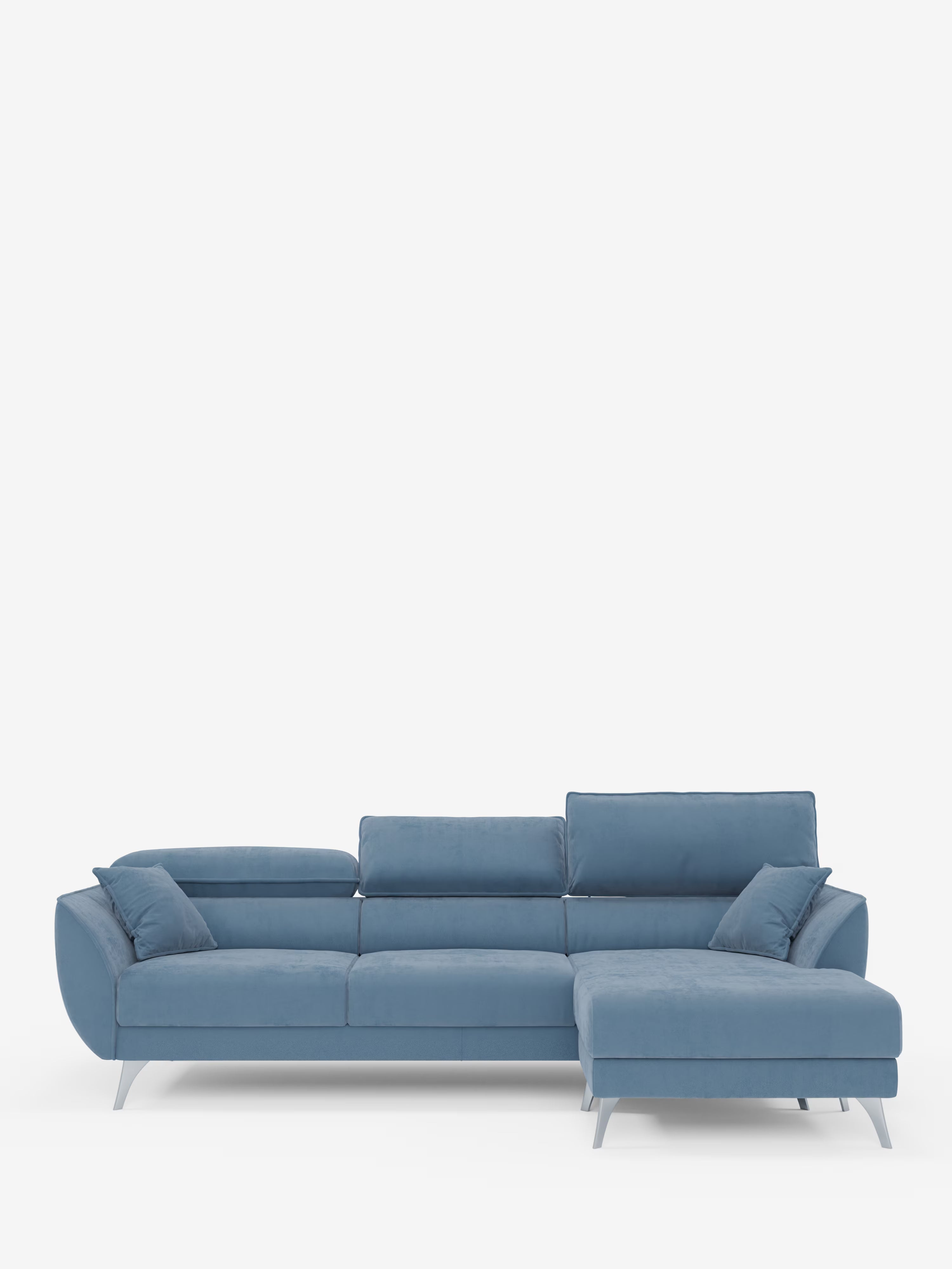 Vi presentiamo il divano angolare con penisola e sedute estensibili “Michelangelo” di Divani.Store: un divano componibile contemporaneo di colore blu, dotato di poggiatesta regolabili e braccioli imbottiti. Questo elegante divano, rivestito in raffinato tessuto T30 effetto velluto resistente alle macchie, presenta una chaise longue sul lato destro e sottili gambe angolate in metallo. Il suo aspetto lussuoso garantisce un comfort eccezionale, il tutto su uno sfondo bianco a tinta unita.