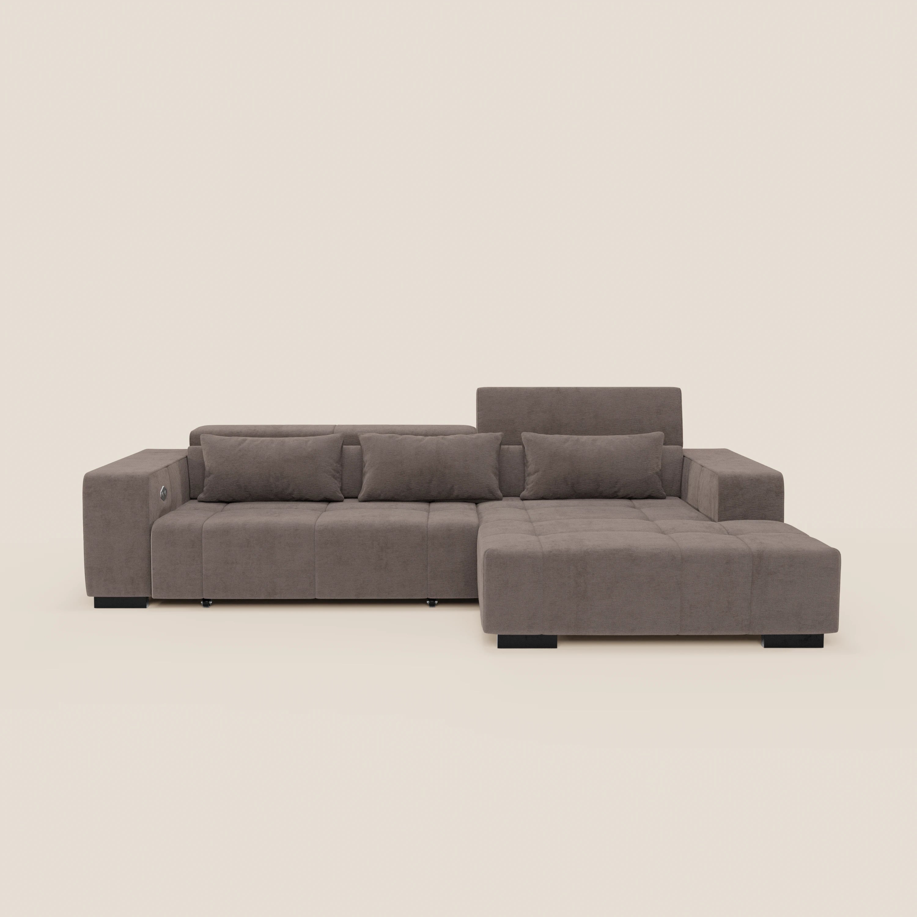 Il Monarch Divano angolare con penisola e Relax Elettrico di Divani.Store è dotato di poggiatesta reclinabili, sedute estensibili e rivestimento in morbido tessuto T31 antimacchia, perfetto per un comfort e uno stile moderni.