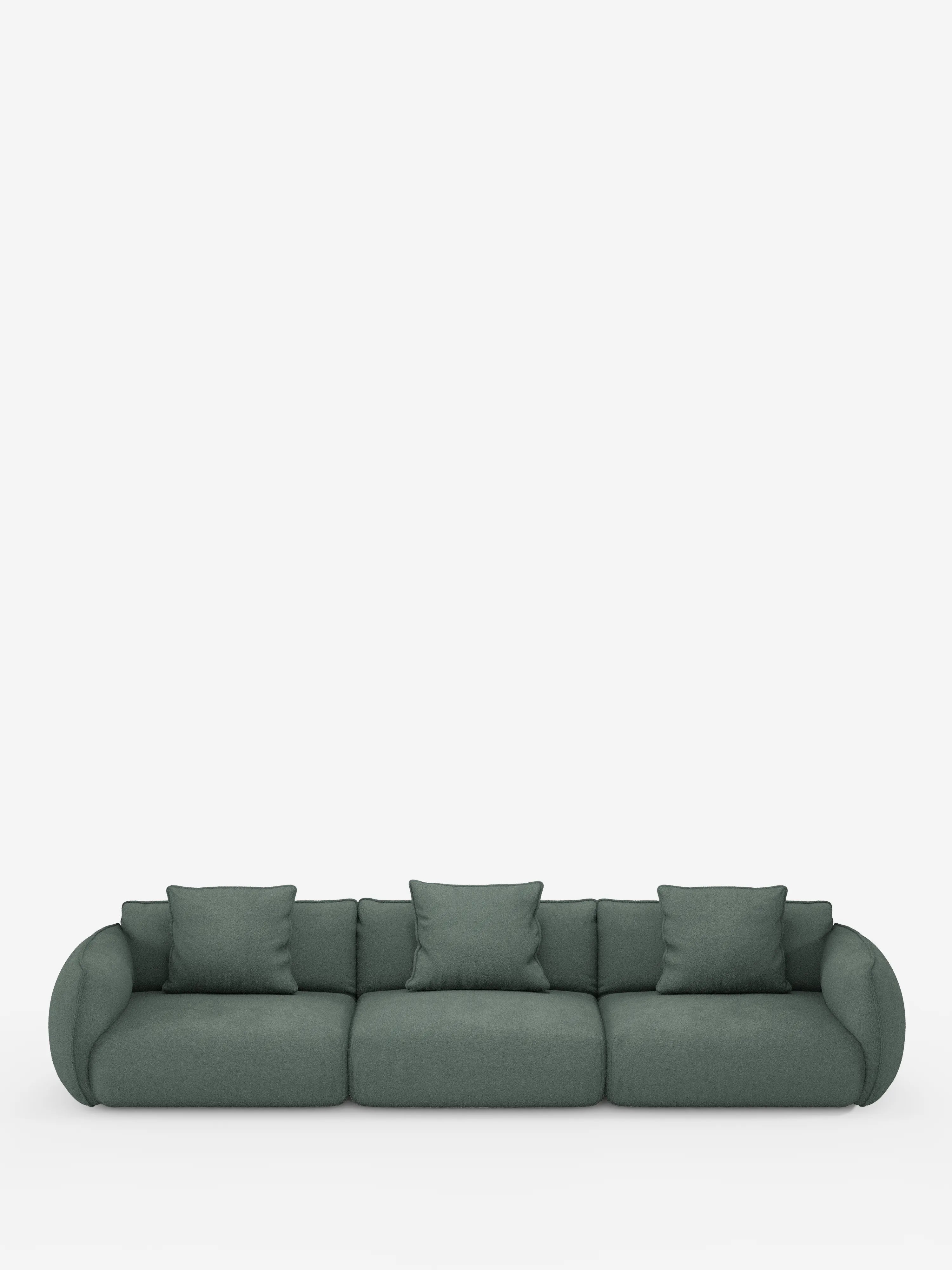 Un moderno divano modulare Nimbus a 3 posti, componibile, in morbido tessuto smacchiabile effetto cotone T33 di Divani.Store, rivestito in verde intenso, con braccioli e schienale curvi, è posizionato al centro su uno sfondo bianco a tinta unita. È dotato di tre ampi cuscini di seduta e cinque cuscini quadrati che gli conferiscono un aspetto lussuoso e accogliente. Lo stile minimalista gli conferisce un tocco contemporaneo.