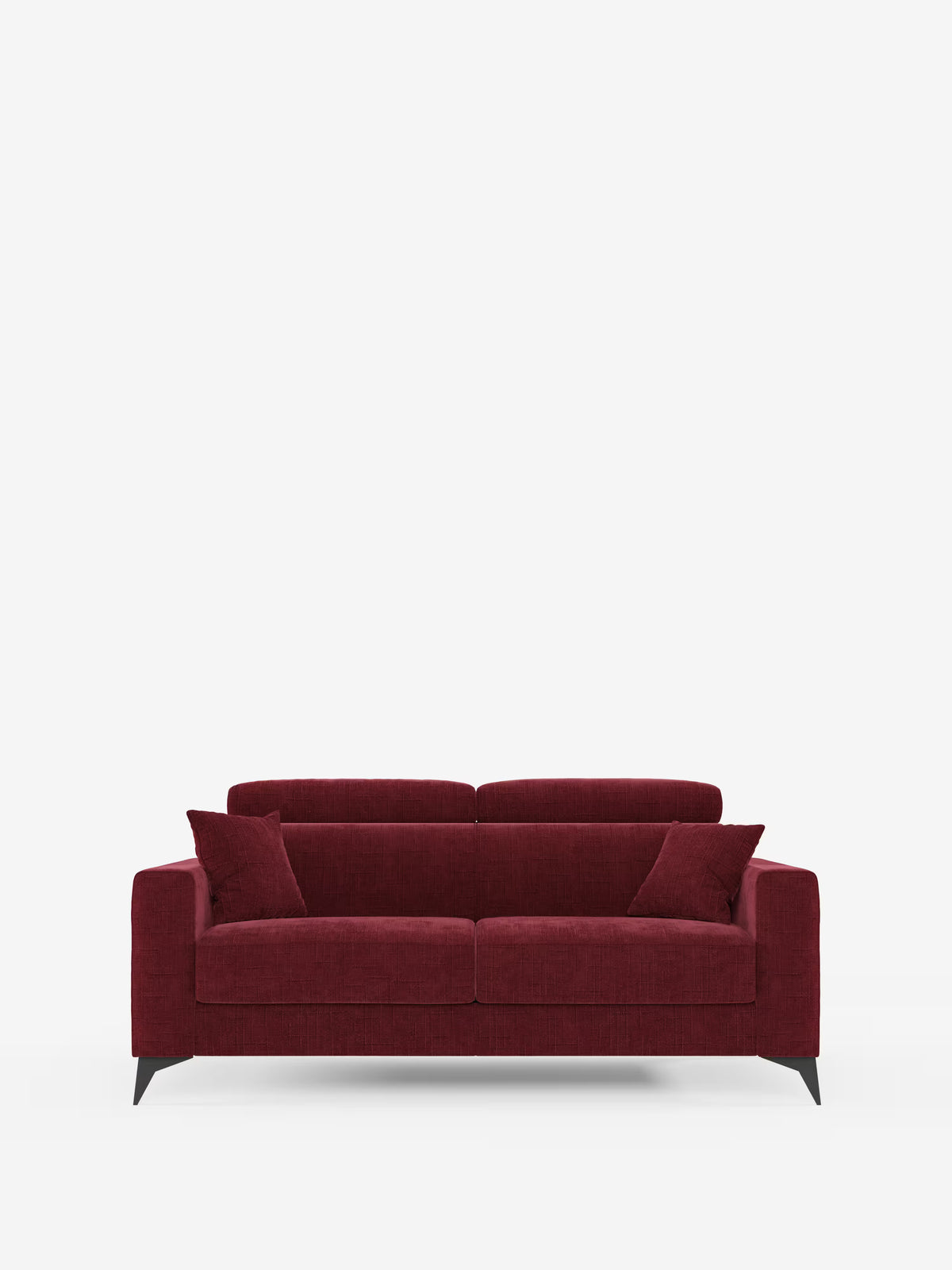 Un divano letto matrimoniale Pegaso di Divani.Store, realizzato in tessuto jacquard bordeaux antimacchia (T22), con due cuscini coordinati, gambe angolate nere e linee pulite e moderne, dotato di poggiatesta regolabili, presentato su uno sfondo bianco a tinta unita.