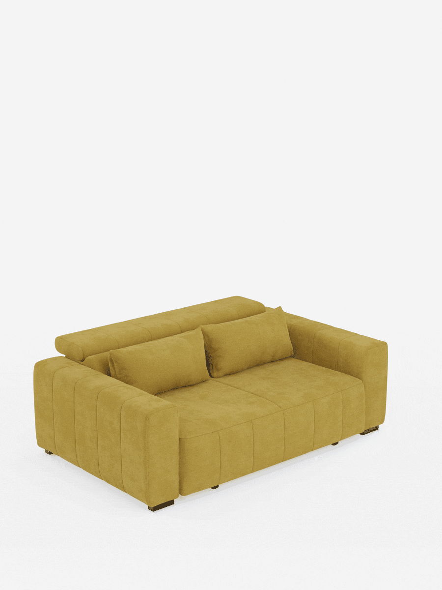 Un moderno divano a tre posti color giallo senape di Divani.Store — il modello Doric — è caratterizzato da ampi braccioli, morbidi cuscini e sedute estensibili azionate da un sistema di reclinazione elettrico. Il poggiatesta regolabile e il tessuto T23 antimacchia ne esaltano ulteriormente il comfort, mentre l’allestimento minimalista con uno sfondo bianco a tinta unita mette in risalto il suo design contemporaneo.