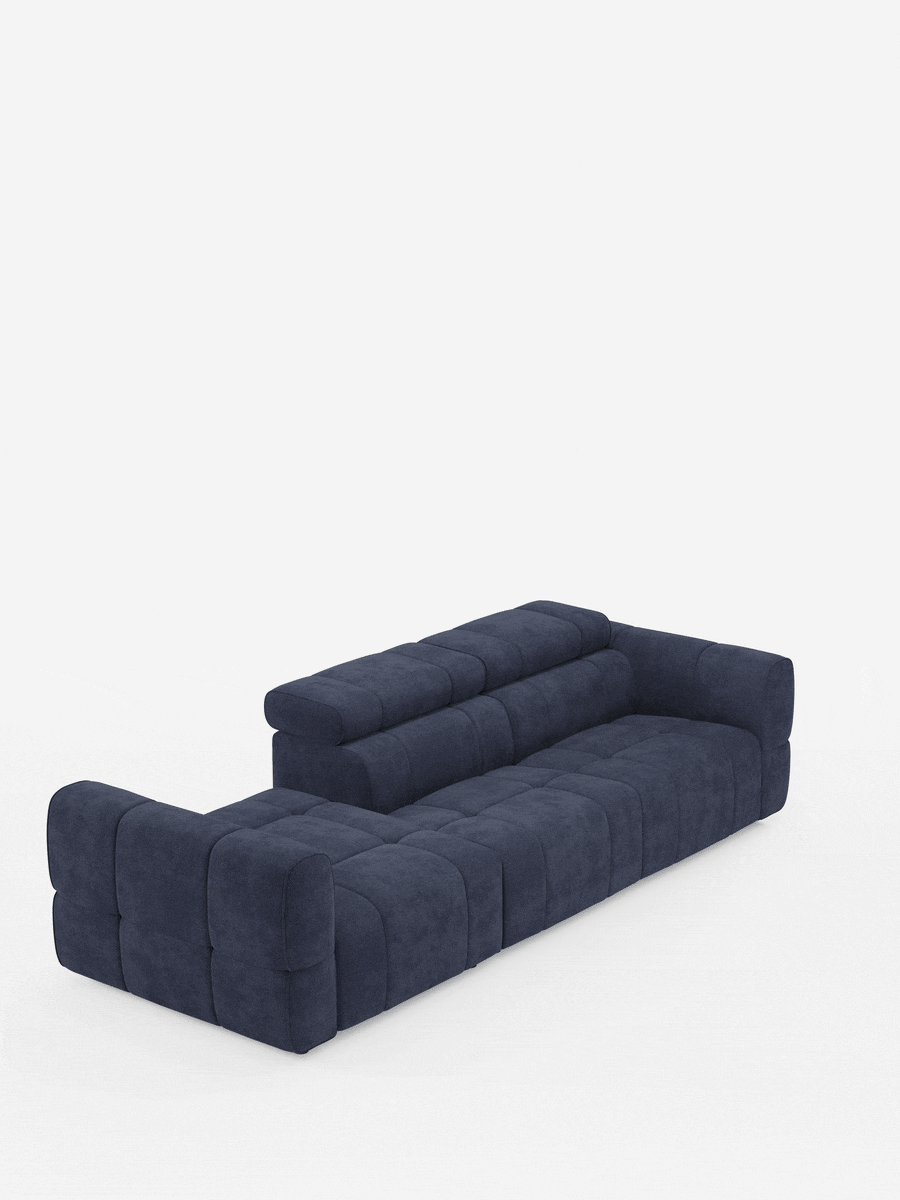 Un divano componibile Giotto Divano blu scuro con terminale aperto - opzione relax elettrico in tessuto smacchiabile T23, con finitura trapuntata e testurizzata e una chaise longue aperta con schienali regolabili su sfondo bianco.
