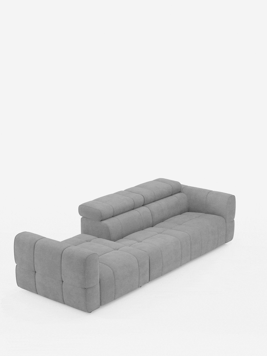 Una veduta dall'alto del divano componibile Giotto con terminale aperto - opzione relax elettrico in tessuto smacchiabile T23, un divano modulare in tessuto grigio dal design trapuntato e capitonato, con terminale aperto, su uno sfondo bianco a tinta unita.