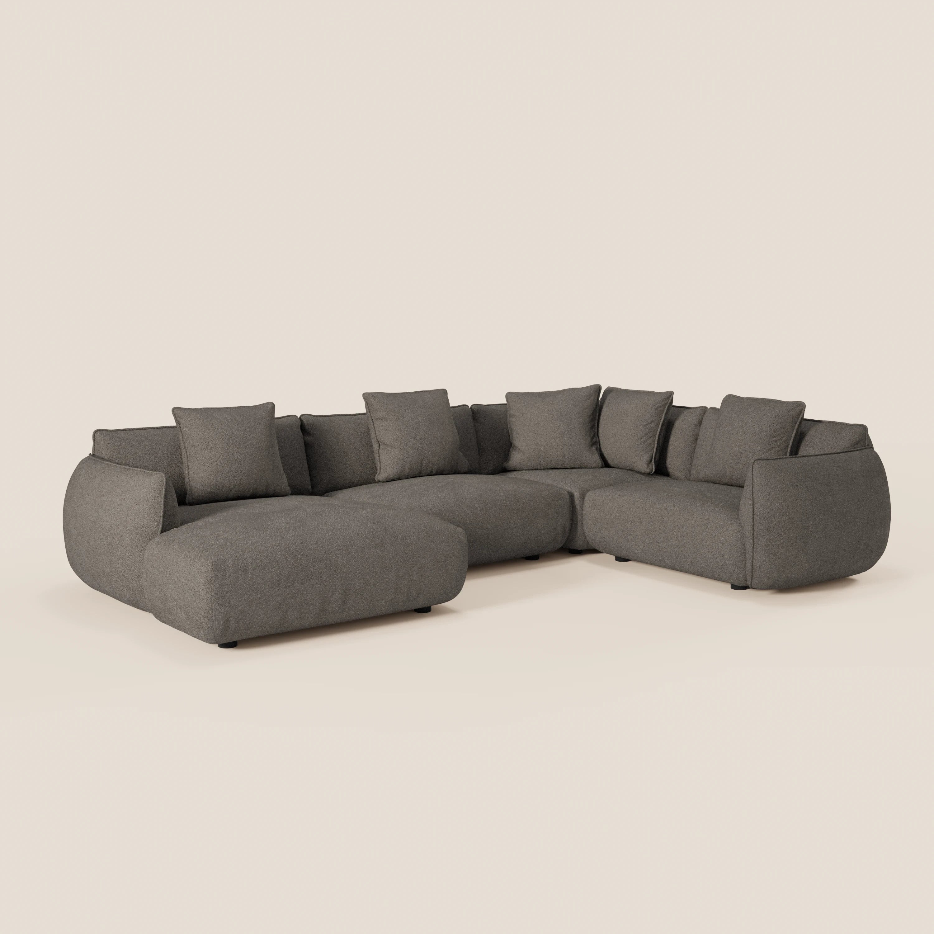 Il divano Nimbus angolare panoramico componibile di Divani.Store è un moderno divano a L in grigio scuro, caratterizzato da ampi braccioli arrotondati, cuscini di schienale in tinta, tessuto t33 lavabile e vera artigianalità Made in Italy.