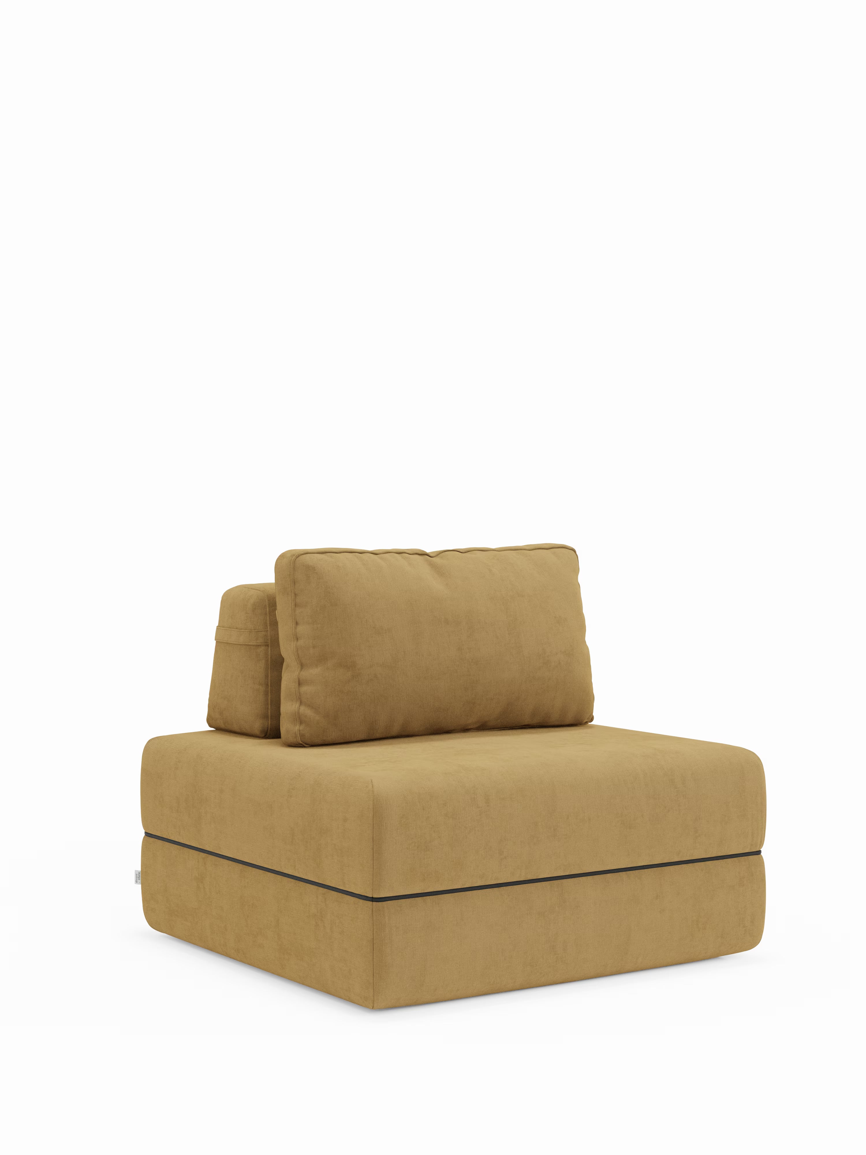 La poltrona letto Rift con materasso alto 22 cm e memory foam di Divani.Store è una poltrona moderna senza braccioli, dotata di schienale mobile e rivestimento T31 facile da pulire in giallo senape. La sua seduta squadrata è abbinata a un cuscino schienale rettangolare coordinato, il tutto su uno sfondo bianco a tinta unita. Con linee semplici e pulite e un profilo basso ispirato agli stili più eleganti delle poltrone trasformabili, non presenta gambe a vista né dettagli superflui, per un look minimalista.