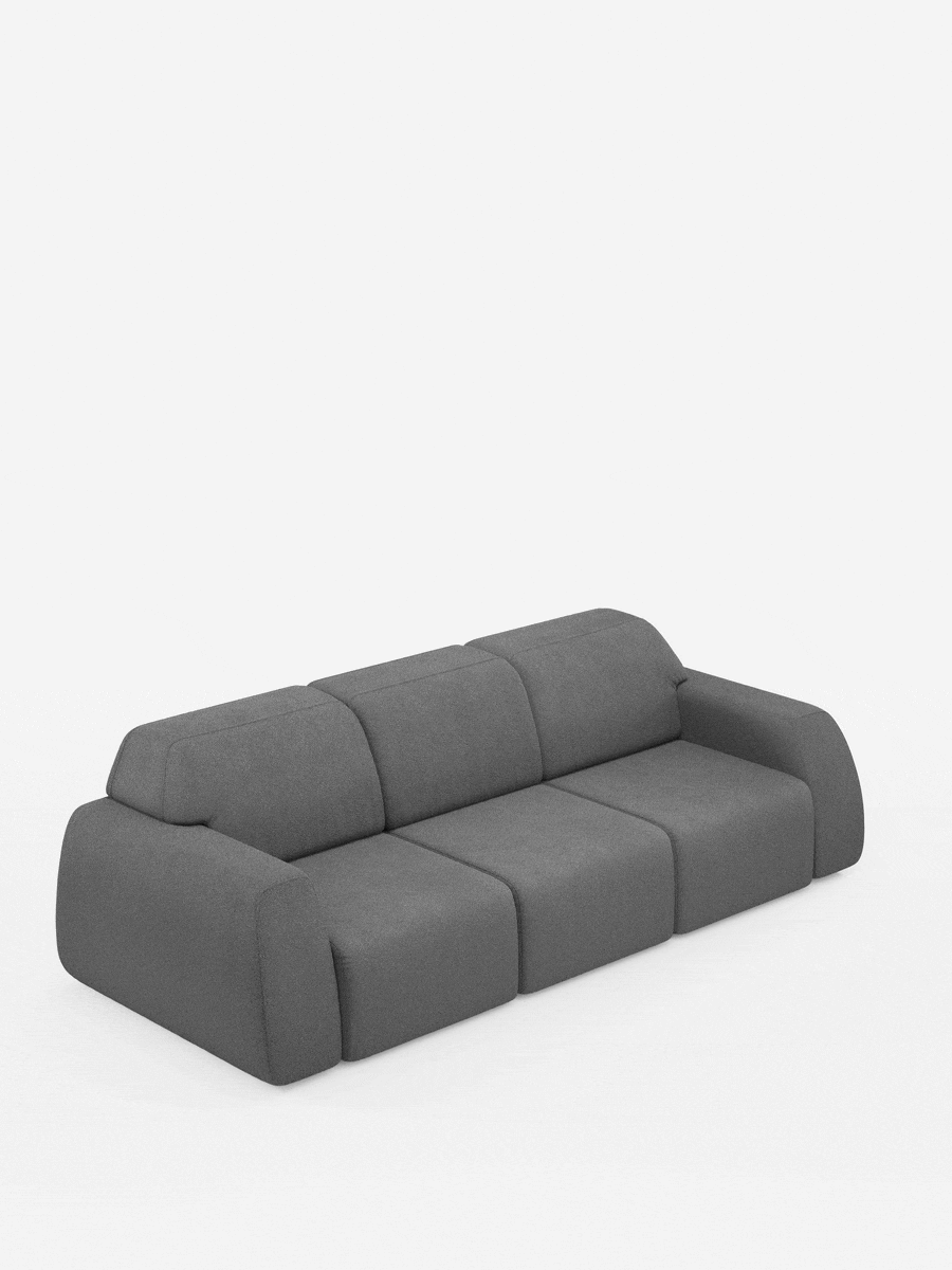 Un divano Orbit moderno e minimalista con 3 sedute scorrevoli e allungabili in tessuto effetto cotone smacchiabile T33 di Divani.Store, caratterizzato da tre ampie sedute e braccioli arrotondati, è posizionato su uno sfondo bianco a tinta unita. Il design è semplice, con bordi lisci e curvi, sedute scorrevoli indipendenti per un comfort personalizzato e nessuna gamba o elemento decorativo a vista. Questo divano è inoltre completamente sfoderabile per facilitare la pulizia e la manutenzione.