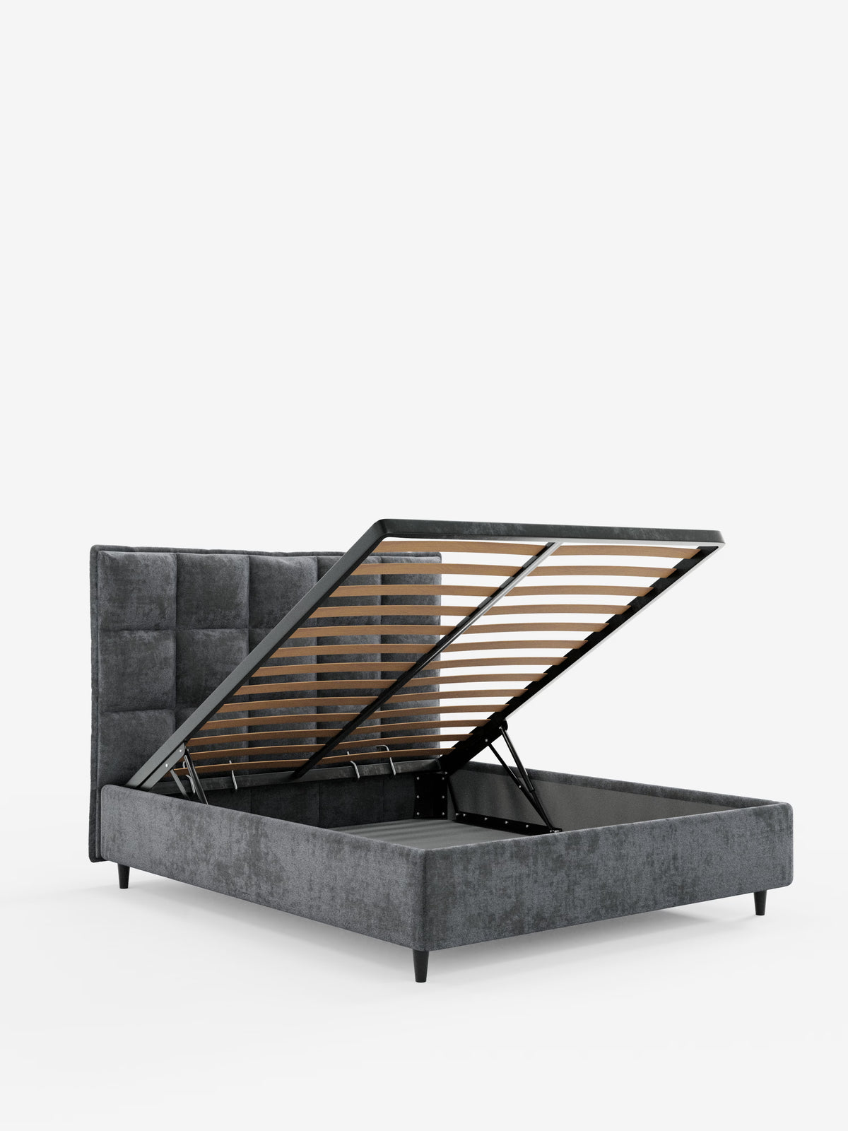 AURO, letto imbottito con vano contenitore e testiera capitonné alta in ciniglia Oeko-Tex® di Letti.store. La rete a doghe in legno si solleva per rivelare un ampio vano contenitore all’interno della struttura del letto imbottito. L’immagine è ripresa su uno sfondo bianco a tinta unita.