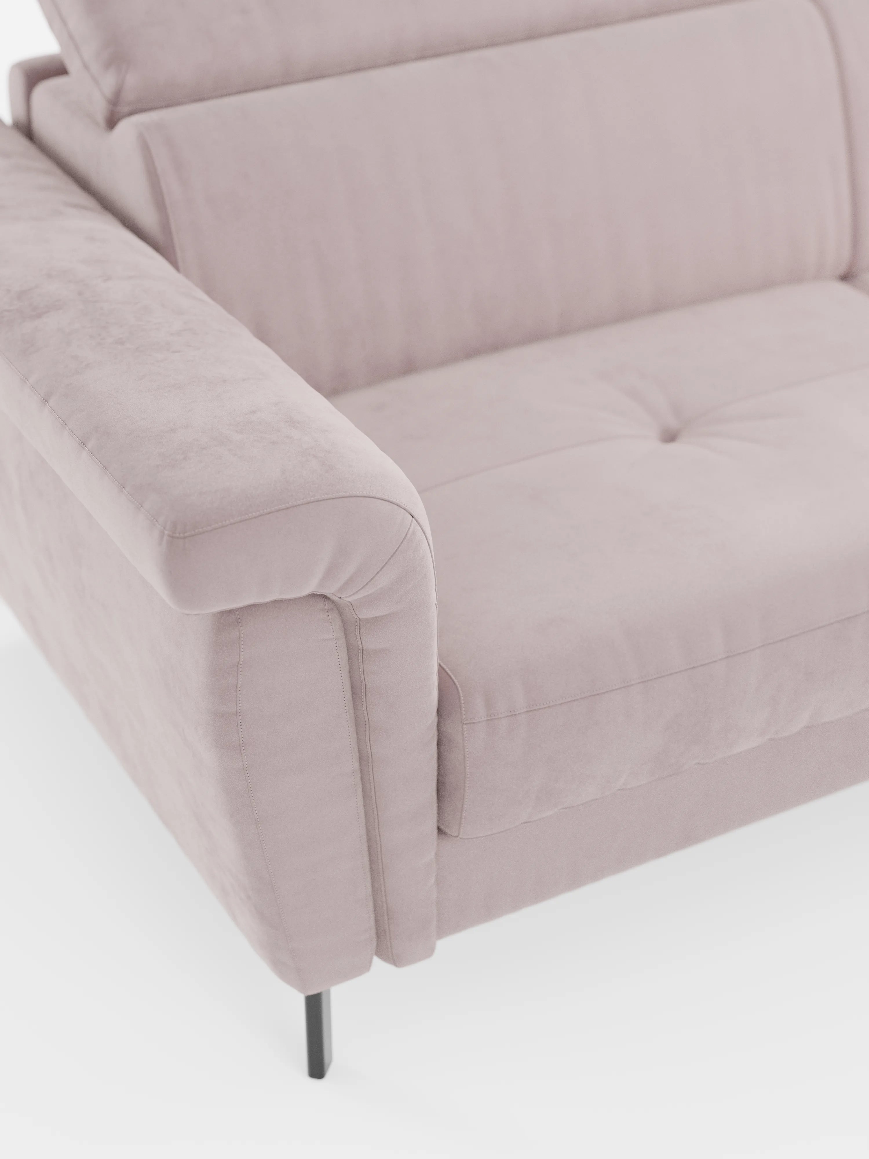 Un primo piano del divano letto di design Capri di Divani.Store, caratterizzato da un moderno rivestimento color malva effetto velluto (tessuto effetto velluto smacchiabile T30), un unico bracciolo, cuscino di seduta trapuntato, gambe alte e slanciate in metallo nero ed eleganti poggiatesta reclinabili, sapientemente realizzato in vero stile Manifattura Italiana su sfondo bianco.