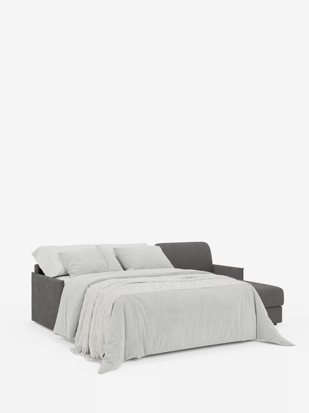 Un divano letto angolare con penisola contenitore Evans di Divani.Store, caratterizzato da un design compatto e rivestito in tessuto T23 antimacchia, è raffigurato nella versione estesa a letto. È allestito con cura con un piumone grigio chiaro, tre cuscini coordinati e un copriletto testurizzato. Lo sfondo bianco a tinta unita mette in risalto l’eleganza del mobile.