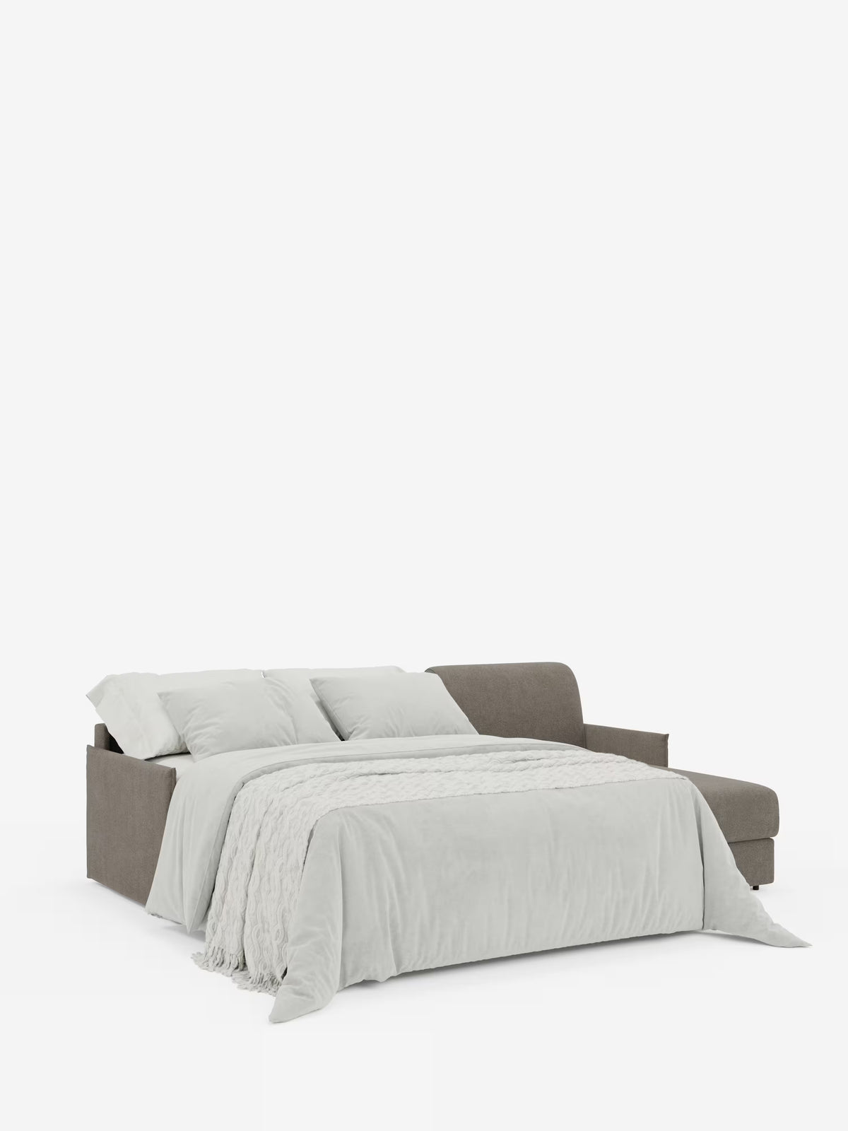 Un elegante divano letto angolare grigio Evans con penisola contenitore di Divani.Store, realizzato in tessuto T23 facile da pulire, è presentato aperto in modalità letto. Il letto è rifinito con biancheria da letto grigio chiaro, tre cuscini e una morbida coperta. Su uno sfondo bianco a tinta unita, il design compatto di questo divano letto spicca come elemento centrale della composizione.