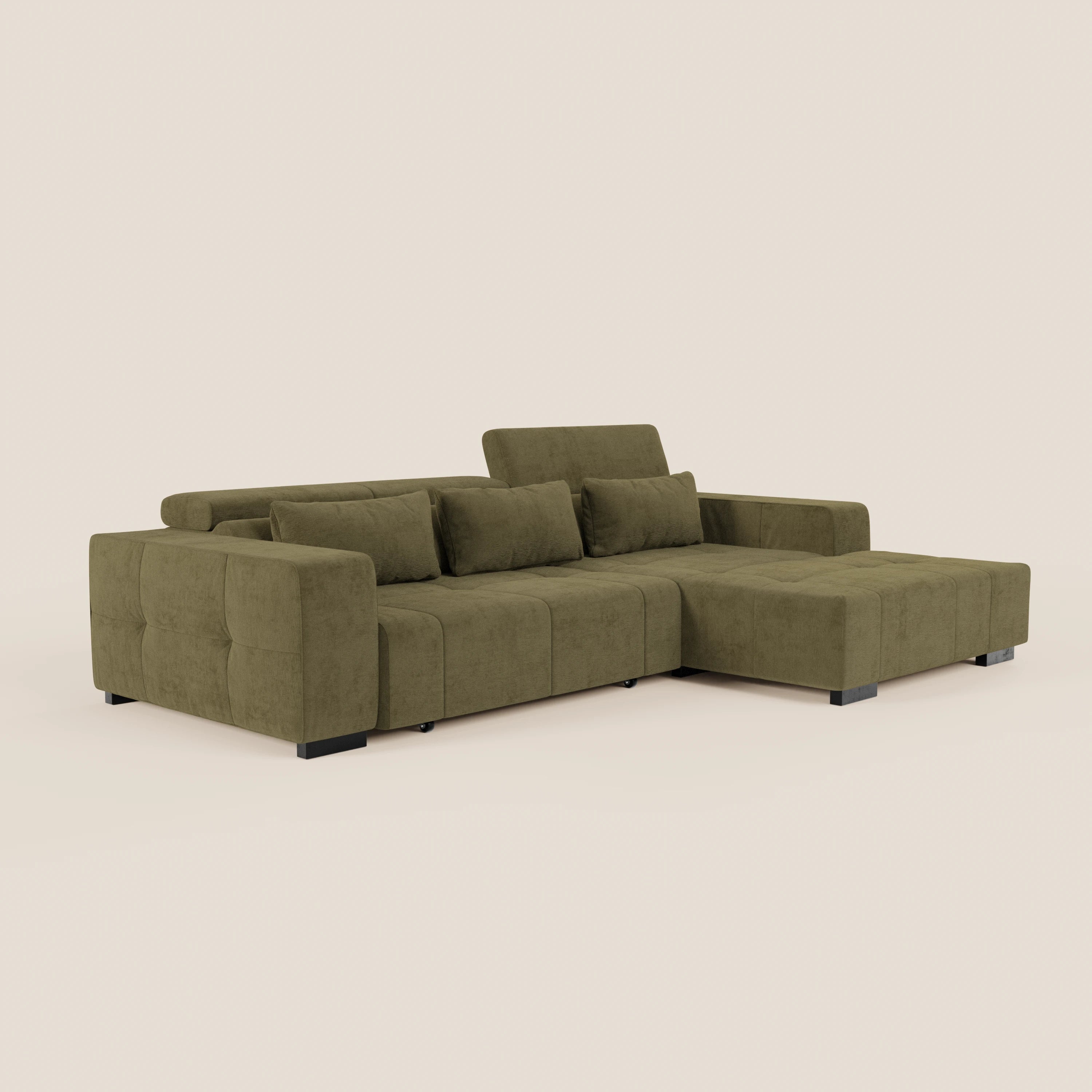 Il Monarch Divano angolare di Divani.Store è un divano verde oliva con chaise longue destra, poggiatesta reclinabile, braccioli quadrati, prolunga elettrica, cuscini a blocco, gambe corte nere e morbido tessuto T31 antimacchia.