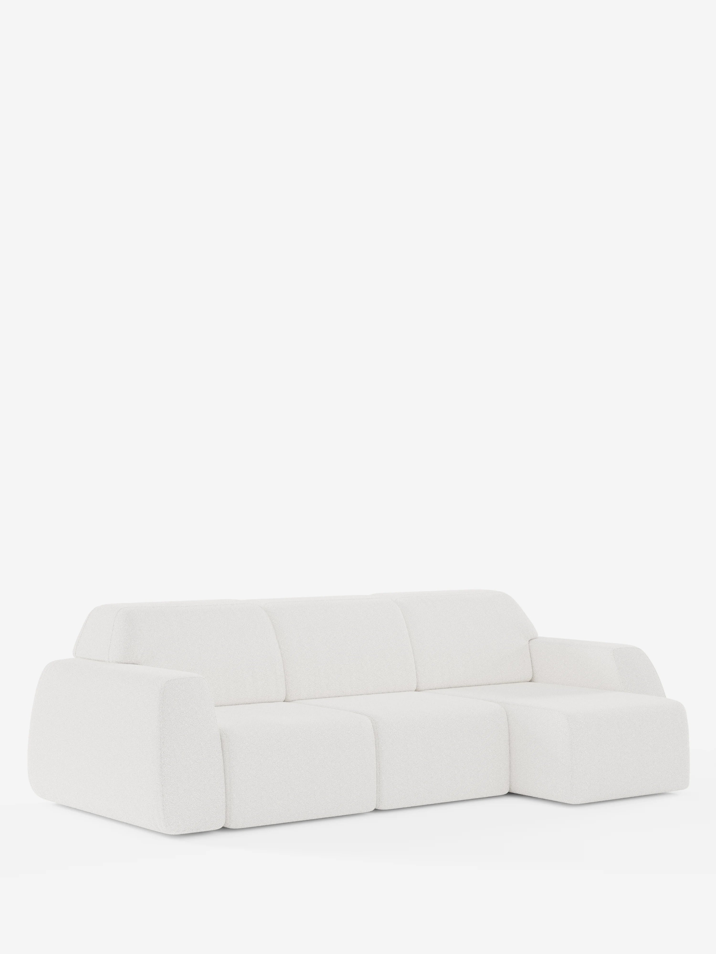Il divano angolare Orbit con penisola reversibile e tutte le sedute allungabili in tessuto smacchiabile effetto cotone T33 di Divani.Store è un moderno divano componibile bianco caratterizzato da tre cuscini di seduta, bordi arrotondati, un bracciolo sinistro e una chaise longue estesa sulla destra. Su uno sfondo bianco a tinta unita, questo versatile divano con penisola reversibile coniuga lo stile contemporaneo con la praticità.