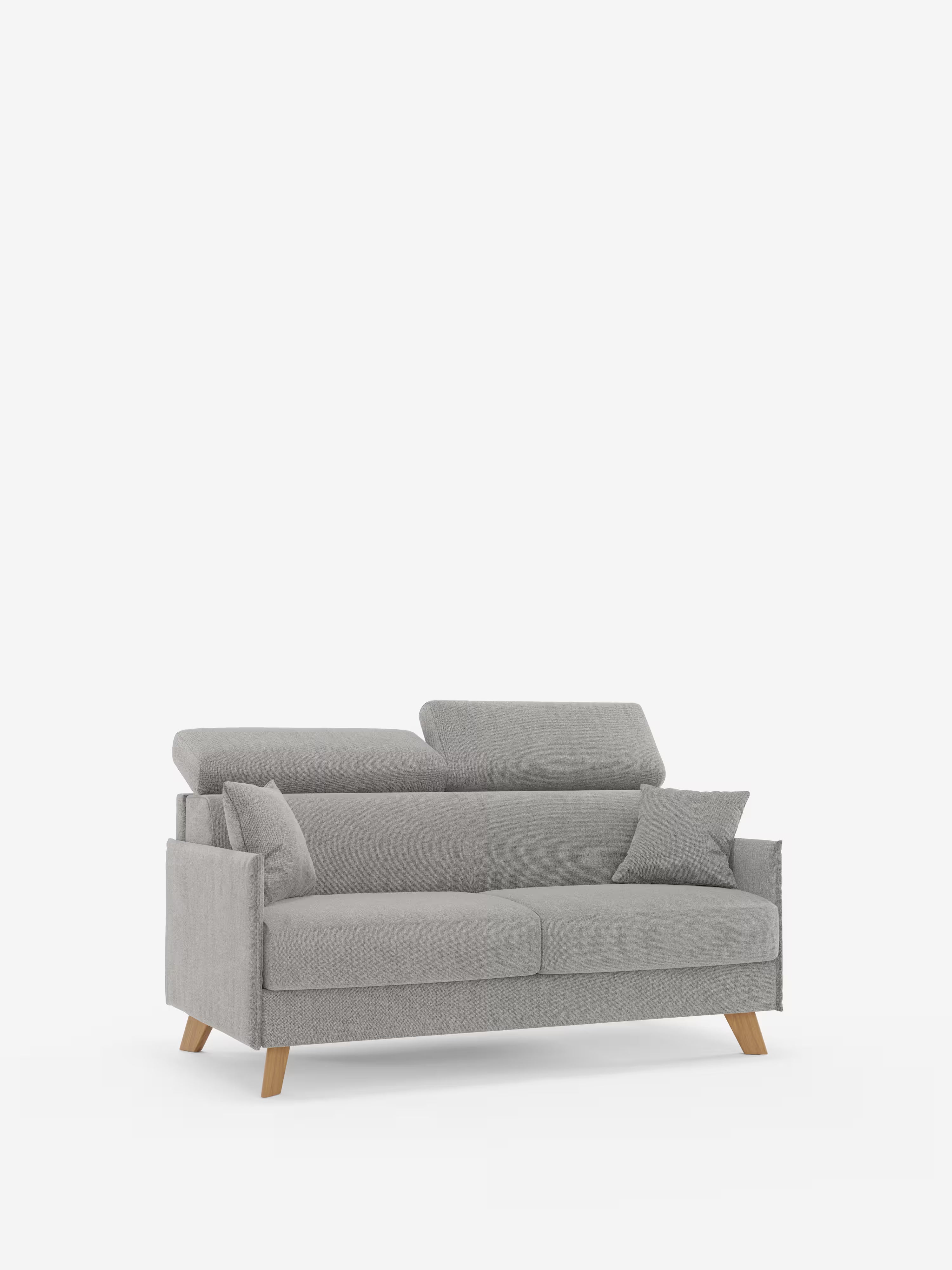 Vi presentiamo il divano letto matrimoniale Sole di Divani.Store: un divano contemporaneo in grigio chiaro, realizzato in autentico stile scandinavo. Caratterizzato da un design compatto con due cuscini di seduta, due cuscini dello schienale, gambe angolate in legno e completato da due piccoli cuscini decorativi abbinati. Il divano è dotato di poggiatesta regolabili ed è interamente sfoderabile, con rivestimento in tessuto T23 antimacchia. Fotografato su uno sfondo bianco a tinta unita.
