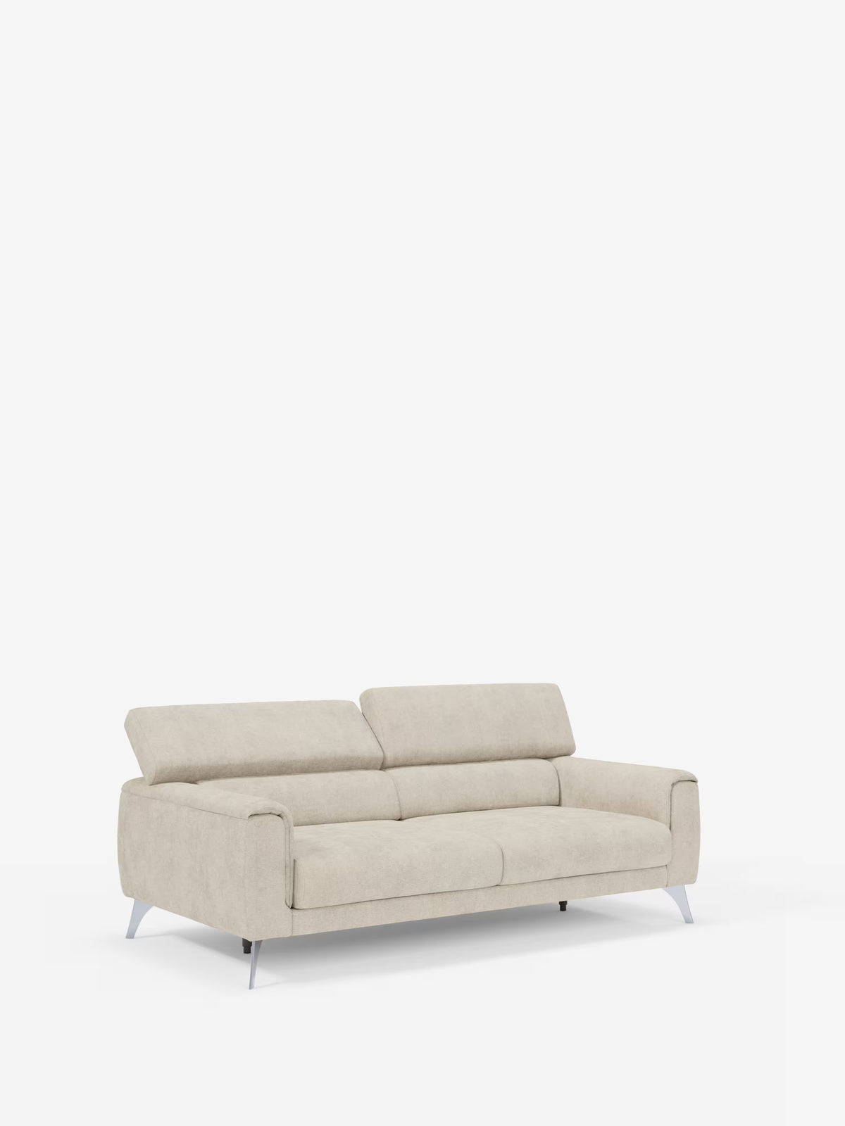 Vi presentiamo il divano Caravaggio a 2 e 3 posti di Divani.Store: un divano moderno rivestito in elegante tessuto T31 resistente alle macchie. Questo divano lineare color beige chiaro è dotato di poggiatesta regolabili, ampi cuscini di seduta con funzione “sedute allungabili” e sottili gambe in metallo, il tutto su uno sfondo bianco a tinta unita.