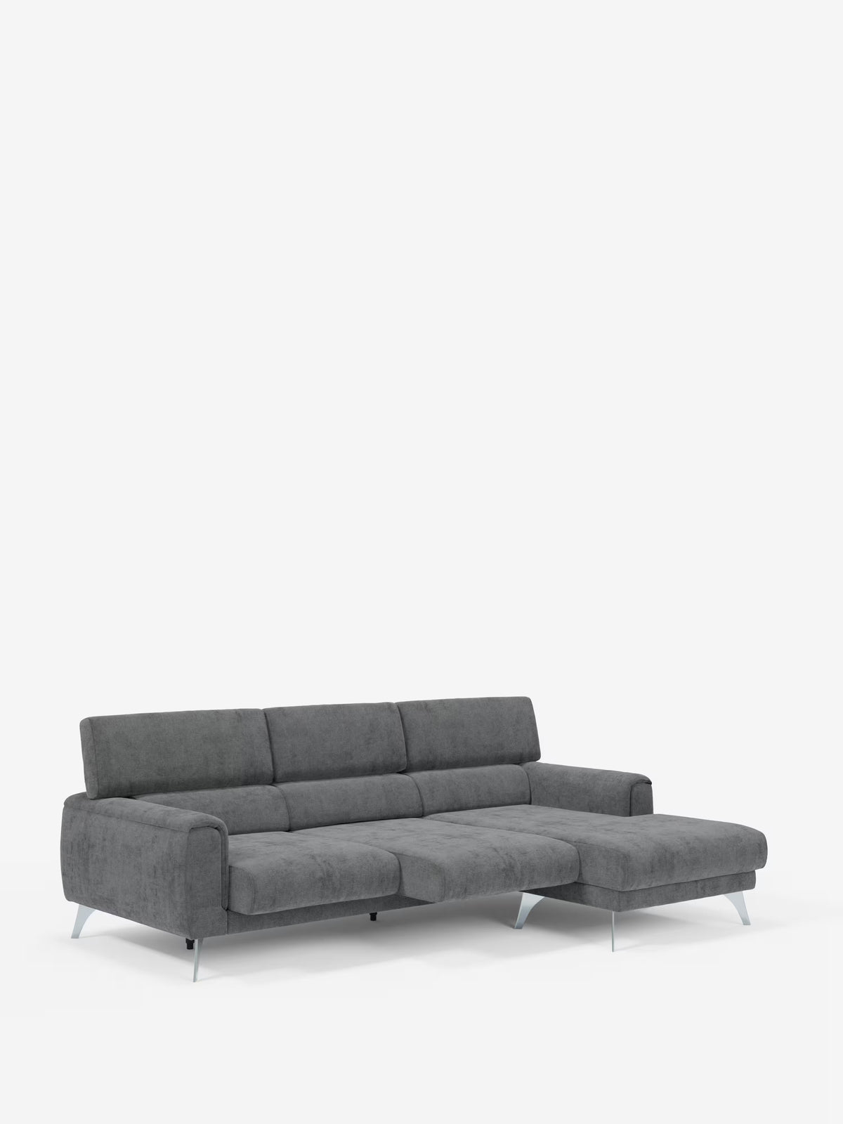 Il divano angolare Caravaggio con penisola e sedute scorrevoli in tessuto smacchiabile T31 di Divani.Store è un moderno divano componibile grigio a tre posti con chaise longue sul lato destro, caratterizzato da linee pulite, morbidi cuscini e gambe in metallo, che spicca su uno sfondo bianco a tinta unita.
