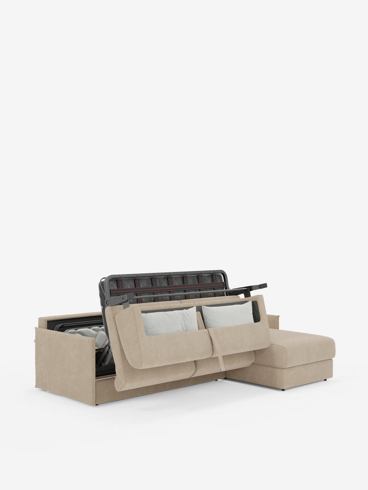 Il divano letto angolare con penisola contenitore Evans di Divani.Store, caratterizzato da un design compatto in tessuto T23 resistente alle macchie, è presentato nella versione beige. La pratica chaise longue con contenitore è raffigurata aperta, mostrando coperte e cuscini riposti con cura al suo interno. Due cuscini chiari sono appoggiati sul divano, il tutto su uno sfondo bianco a tinta unita tipico degli studi fotografici.