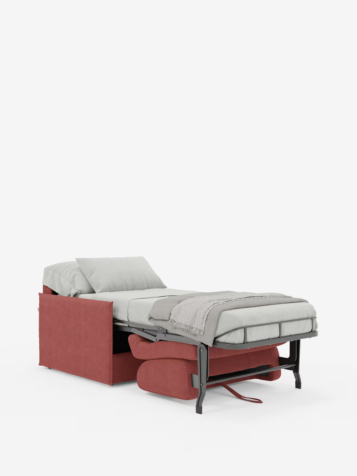La poltrona letto compatta Evans con materasso di Divani.Store, rivestita in rosso e dotata di un rivestimento in tessuto T23 sfoderabile e antimacchia, si trasforma in un letto singolo con materasso ortopedico grigio, cuscino e copriletto. La struttura in metallo nero e il meccanismo sono a vista, mentre il poggiapiedi è parzialmente esteso sotto il letto. Questo design salvaspazio risalta su uno sfondo bianco a tinta unita.