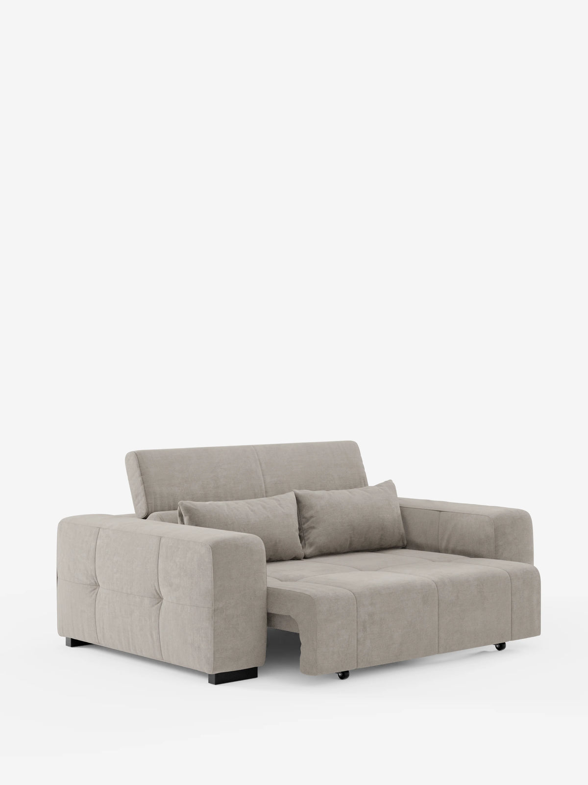 Un moderno divano a due posti grigio chiaro con estensione a chaise longue: il Monarch Divano con Relax Elettrico di Divani.Store si caratterizza per un design minimalista con braccioli squadrati, due cuscini rettangolari abbinati e gambe corte nere. Rivestito in morbido tessuto T31 resistente alle macchie, questo elegante divano offre sedute estensibili elettricamente e un poggiatesta reclinabile, qui raffigurato su uno sfondo bianco a tinta unita.