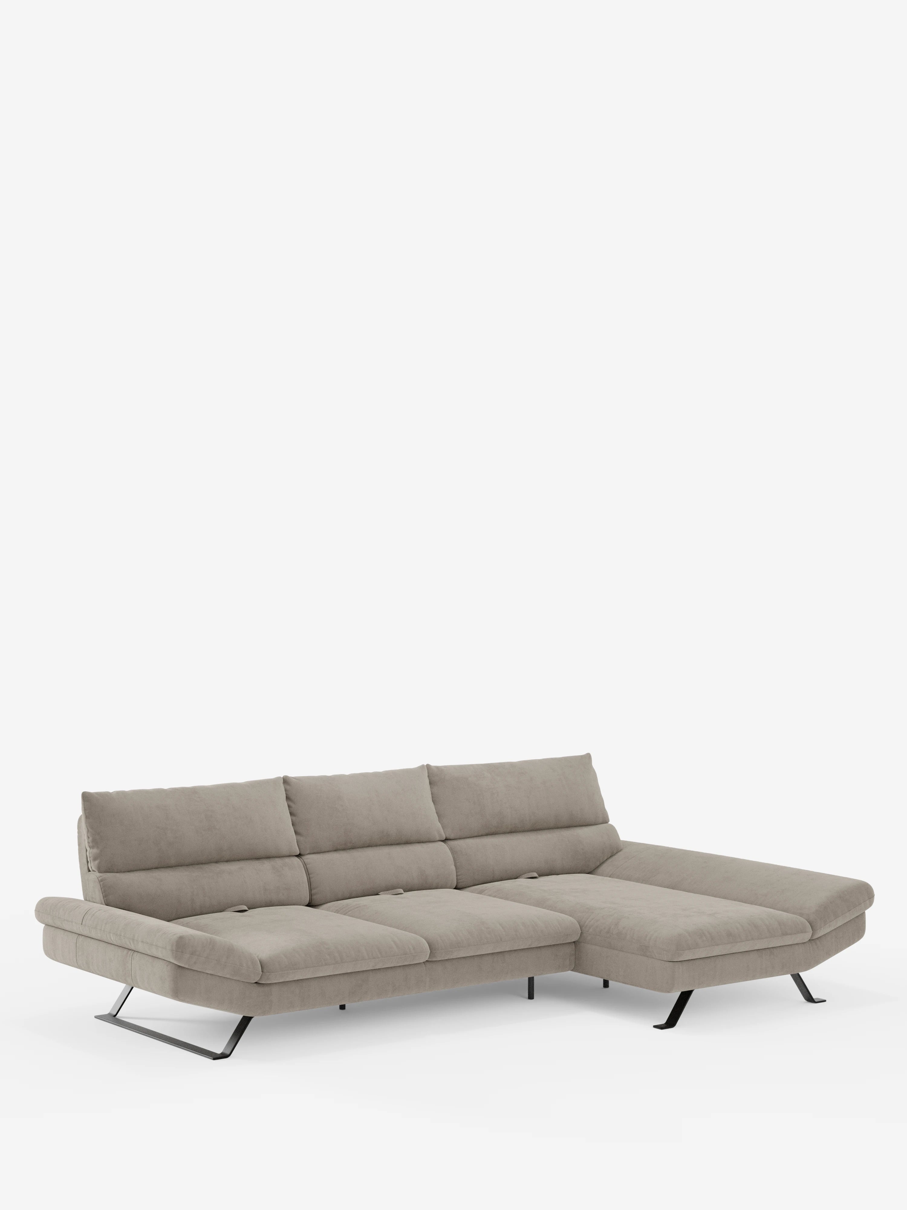 Eclipse: divano angolare con penisola e schienali traslanti in microfibra tecnica smacchiabile T11 di Divani.Negozio: elegante divano angolare moderno in tessuto grigio chiaro, caratterizzato da tre sedute imbottite, penisola sul lato destro, schienali traslanti leggermente reclinati e gambe in metallo, presentato su uno sfondo bianco minimalista.
