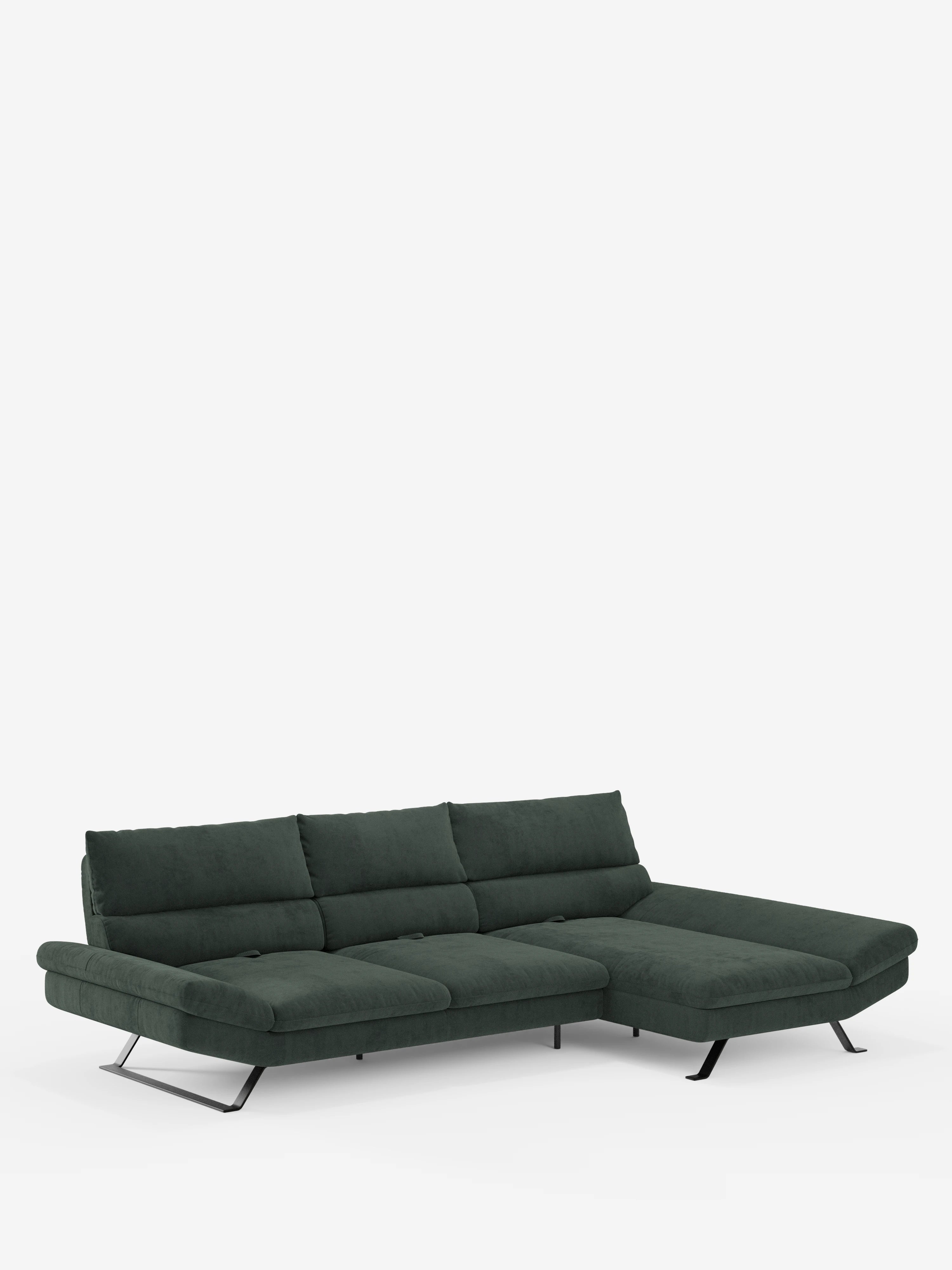 Il divano angolare Eclipse con penisola e schienali traslanti in microfibra tecnica smacchiabile T11 di Divani.Store presenta un design moderno in verde scuro con tre comode sedute imbottite e una chaise longue integrata sul lato destro. Caratterizzato da gambe sottili e angolate in metallo nero, da un rivestimento resistente e antimacchia e da eleganti schienali traslanti per un comfort regolabile, il divano risalta su uno sfondo bianco a tinta unita che ne esalta lo stile pulito e contemporaneo.