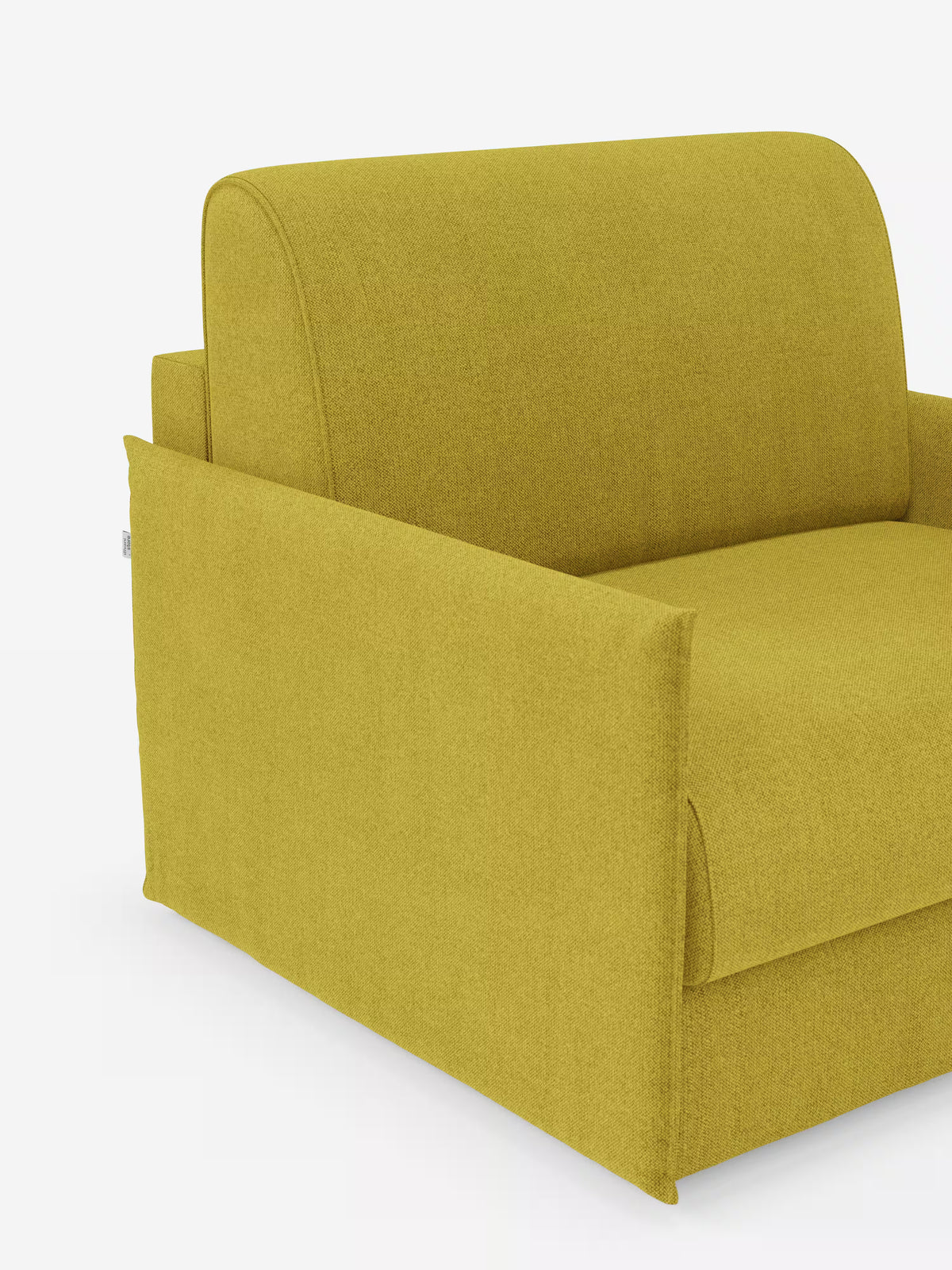 Un primo piano della poltrona letto compatta Evans con materasso di Divani.Store, rivestita in tessuto T23 antimacchia e sfoderabile color giallo senape, caratterizzata da linee pulite, ampi braccioli, una silhouette squadrata e uno schienale imbottito e spesso. Su uno sfondo bianco a tinta unita, questa versatile poltrona letto salvaspazio è ideale per aggiungere un tocco di stile al tuo ambiente, offrendo al contempo un letto aggiuntivo ogni volta che ne hai bisogno.
