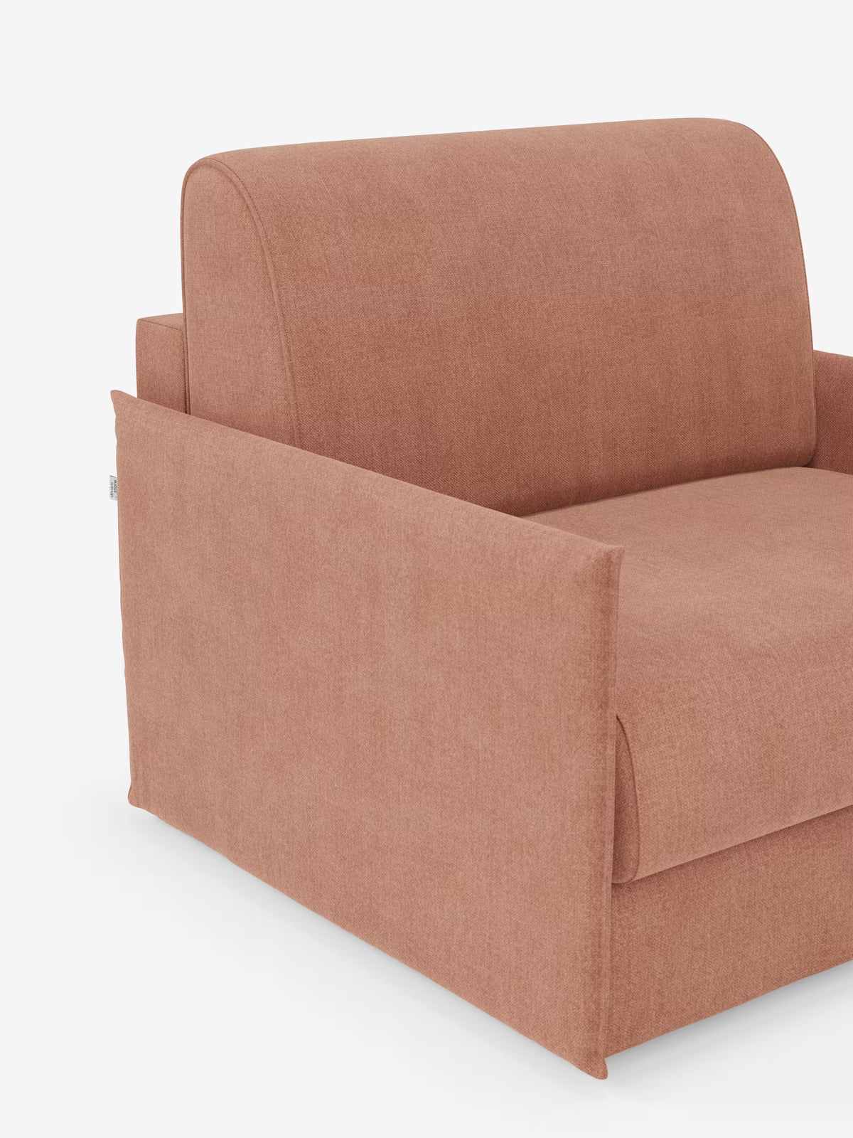 La poltrona letto compatta Evans con materasso di Divani.Store è elegantemente rivestita in tessuto T23 sfoderabile e antimacchia, in una tenua tonalità terracotta che risalta su uno sfondo bianco brillante. Caratterizzata da bordi morbidi e arrotondati, uno schienale basso e braccioli dritti imbottiti dalla silhouette minimalista, questa versatile poltrona rappresenta la soluzione salvaspazio perfetta. La sua seduta avvolgente integra il sostegno di un materasso ortopedico, fondendo armoniosamente stile e