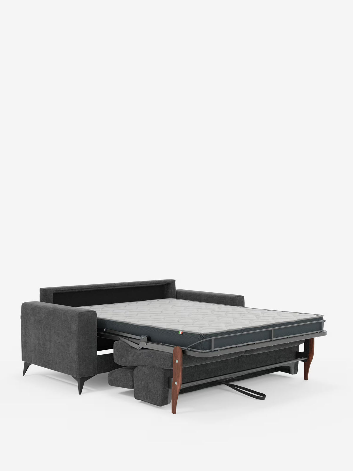 Un divano letto matrimoniale Pegaso di Divani.Store è esposto nella versione aperta, rivestito in tessuto jacquard smacchiabile grigio scuro T22. Il materasso si estende verso l’esterno, sostenuto da sottili gambe in legno e da una robusta struttura in metallo, mentre i braccioli e lo schienale verticali — dotati di poggiatesta reclinabili — sottolineano il design moderno e funzionale di questo divano letto contemporaneo, che spicca su uno sfondo bianco a tinta unita.