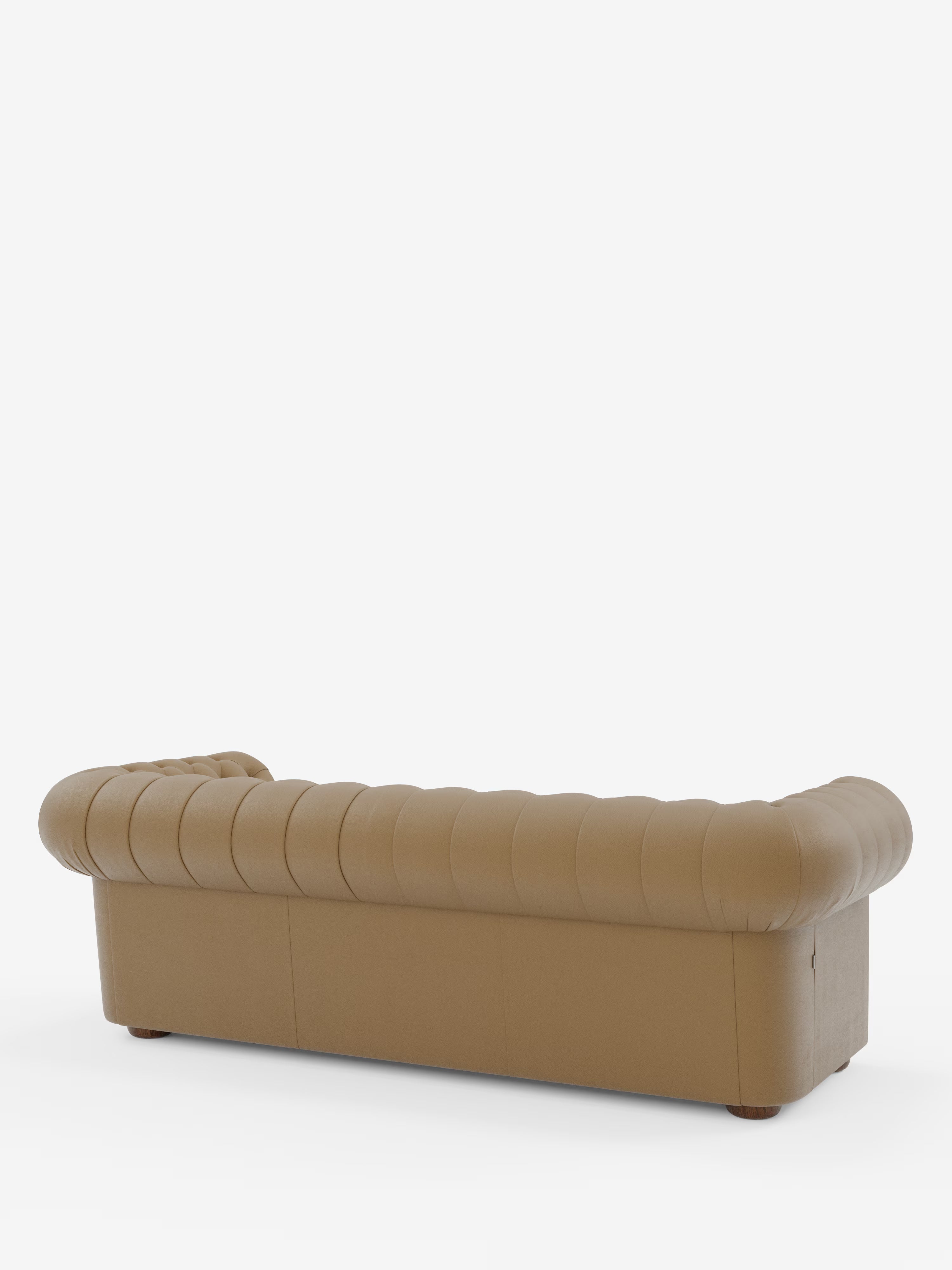 Il divano Chester 4 posti a 3 sedute in vera pelle – Chesterfield capitonné artigianale di Divani.Store è ripreso di retro, mettendo in risalto i braccioli arrotondati e lo schienale capitonné. Questo elegante divano Chesterfield, realizzato in Italia in vera pelle, poggia su gambe corte, rotonde e in legno scuro su uno sfondo bianco a tinta unita, senza altri oggetti o decorazioni visibili.