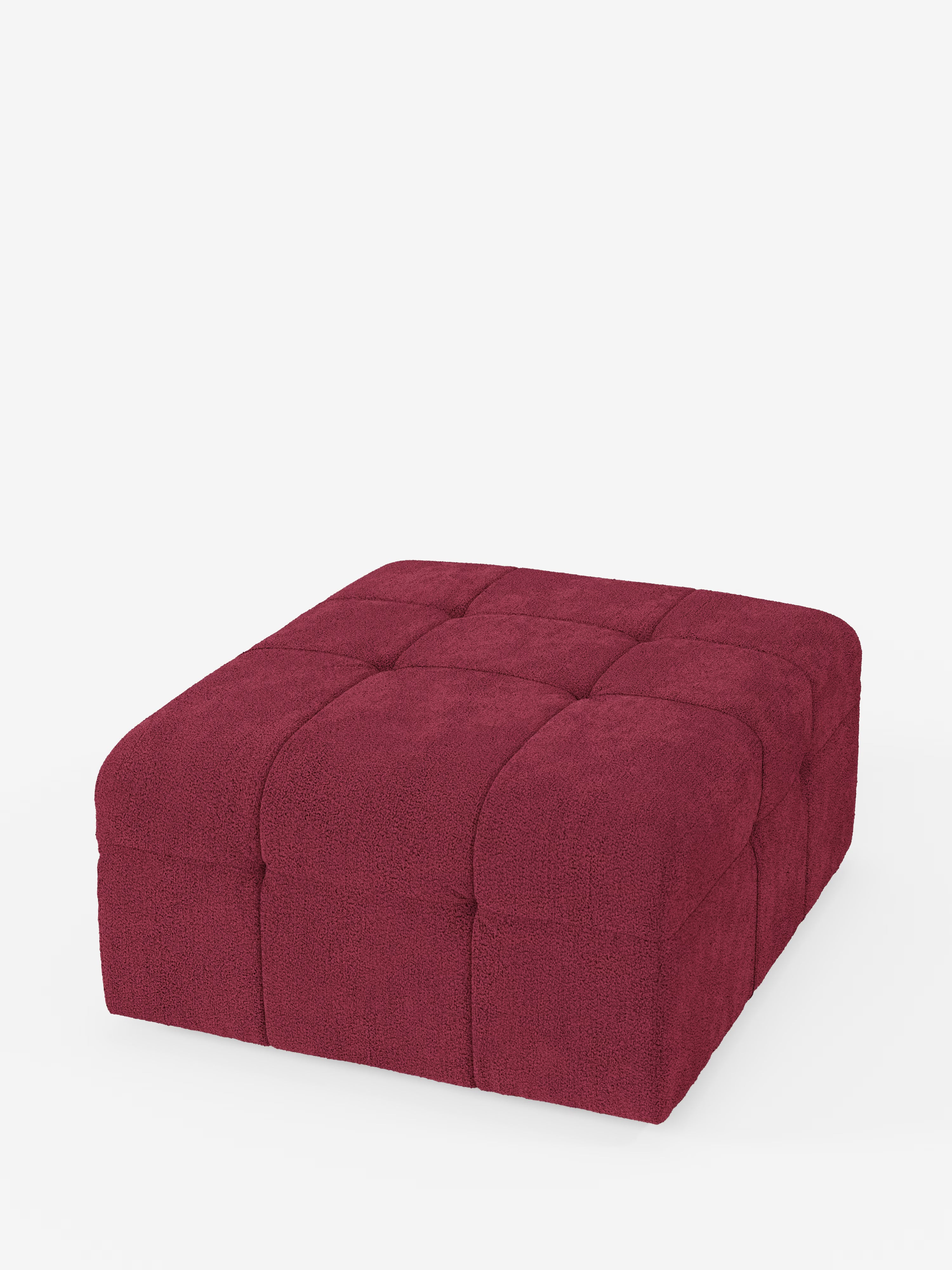 Il pouf e modulo Mosaic in bouclé di Divani.Store, dalle dimensioni di 96x77 cm, è un ampio pouf quadrato realizzato in Italia. Rivestito in tessuto T21 rosso scuro testurizzato e antimacchia con motivo capitonné, presenta morbidi bordi arrotondati e un aspetto imbottito. La superficie è suddivisa in sezioni da cuciture a griglia ed è raffigurata su uno sfondo bianco.