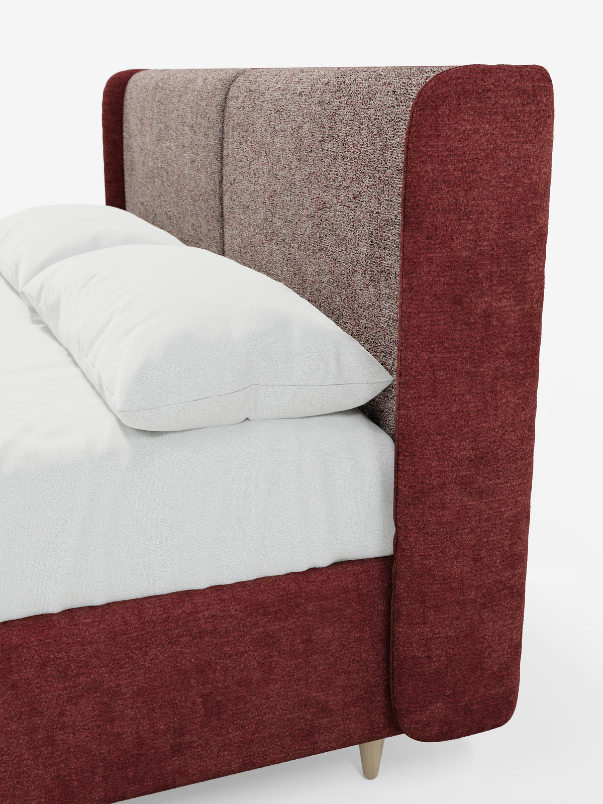 Un primo piano del letto imbottito bicolore VALKIRIA con contenitore di Letti.store mostra una testiera curva avvolgente, dalla trama ruvida e di colore marrone chiaro, con comodi cuscini schienali e una struttura rivestita in rosso. Il letto è abbinato a biancheria da letto e cuscini bianchi, e una gamba corta in legno chiaro è visibile su uno sfondo bianco a tinta unita.