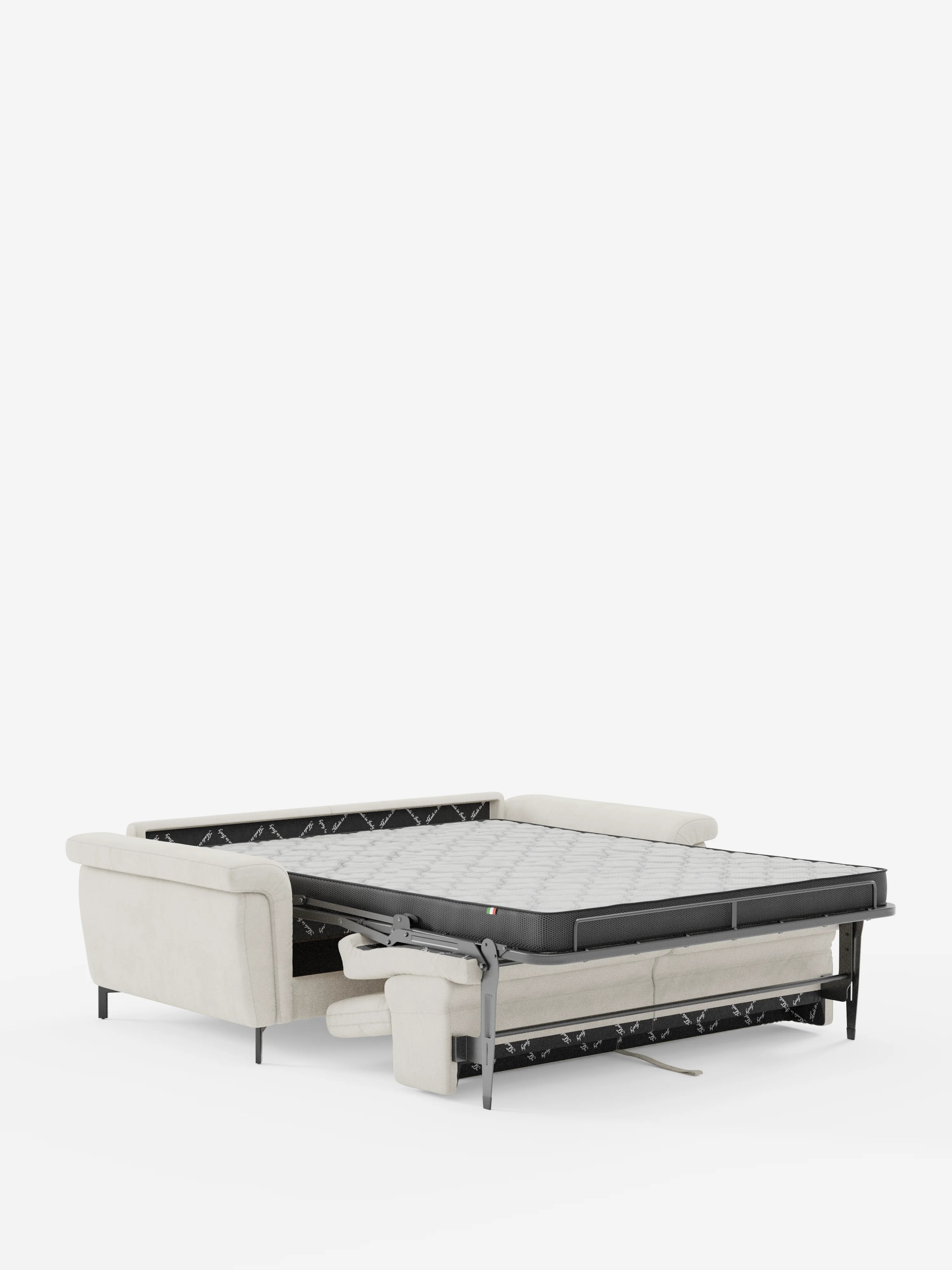 Un raffinato divano letto Capri color beige di design firmato Divani.Store, caratterizzato da alte gambe in metallo nero e rivestito in tessuto T30 effetto velluto di facile pulizia. Presentato con il letto parzialmente esteso per evidenziarne la funzione di letto trasformabile, i cuscini dello schienale rimangono fissi mentre la struttura del materasso scorre in avanti, mettendo in risalto la sua pregiata manifattura italiana. Presentato su uno sfondo bianco a tinta unita.