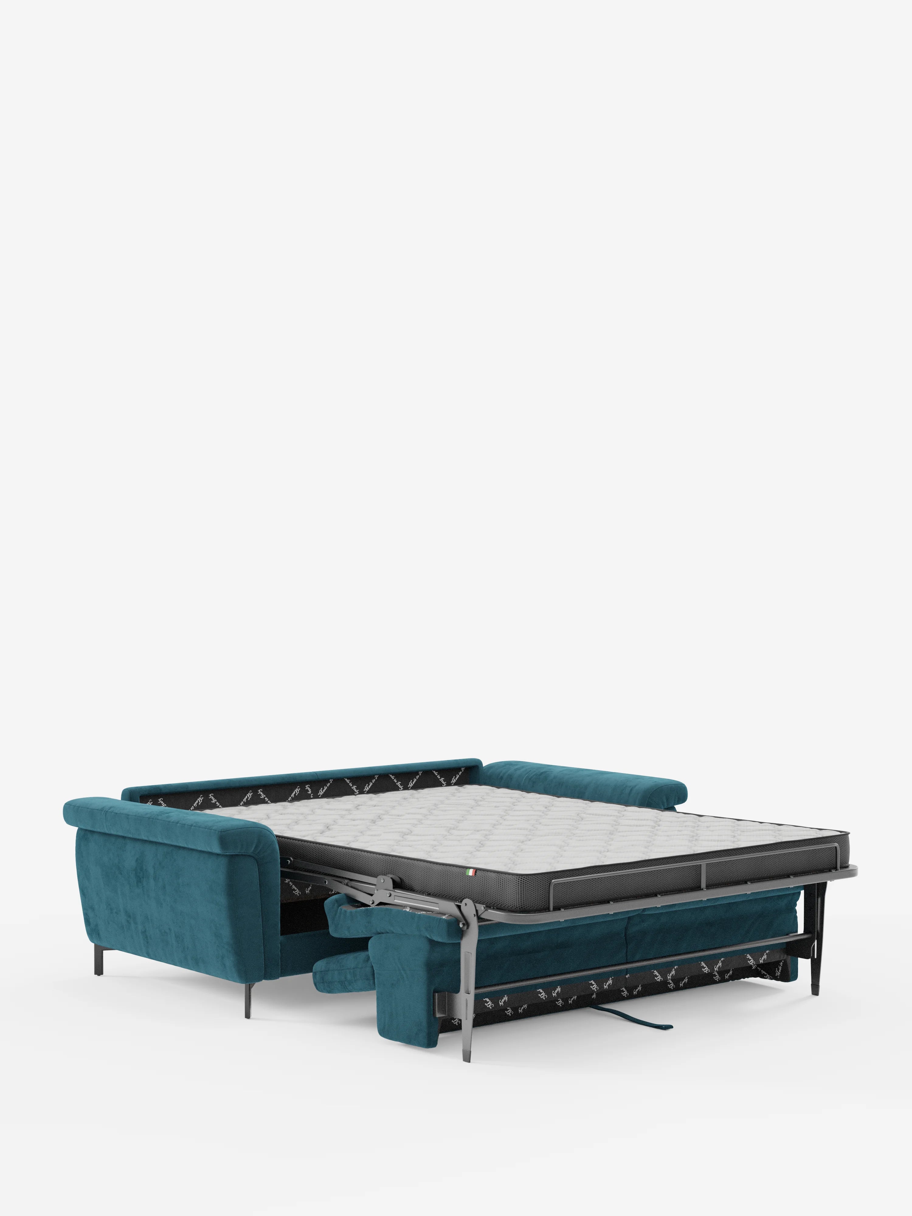 Il divano letto di design “Capri” di Divani.Store, rivestito in raffinato tessuto T30 effetto velluto, resistente alle macchie, color verde acqua, è caratterizzato da gambe alte e poggiatesta regolabili. Nell'immagine è raffigurato parzialmente esteso, a rivelare un materasso su una robusta struttura in metallo, pronto per essere utilizzato come divano letto su uno sfondo bianco a tinta unita.