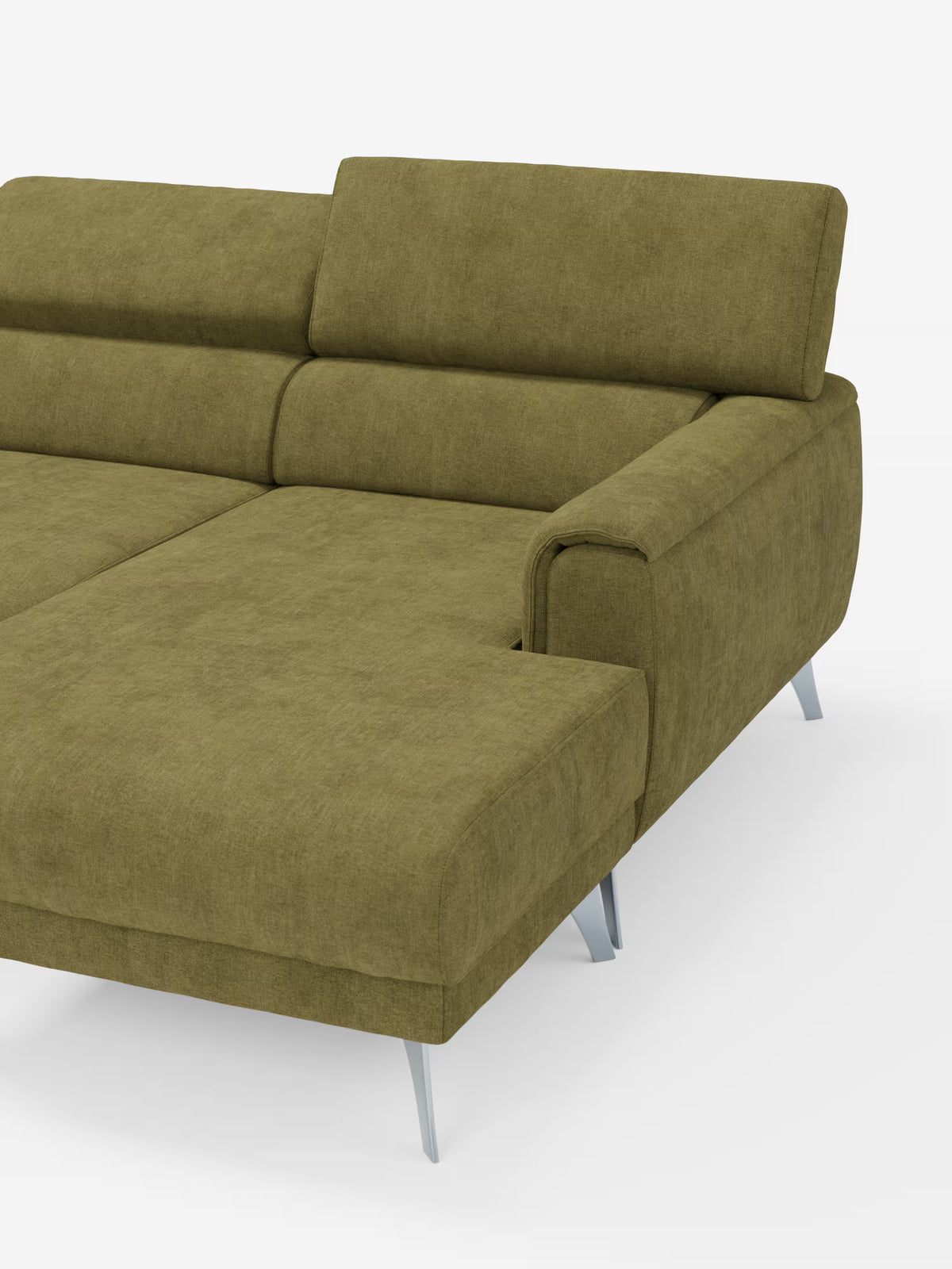 Il divano angolare Caravaggio con penisola e sedute scorrevoli in tessuto smacchiabile T31 di Divani.Store presenta un rivestimento verde oliva, morbidi cuscini, ampi braccioli, una sezione chaise longue allungata e gambe angolari in metallo. Su uno sfondo bianco a tinta unita, è visibile solo una parte del divano, che mette in risalto il suo design moderno e minimalista e le eleganti sedute scorrevoli per un comfort personalizzabile.