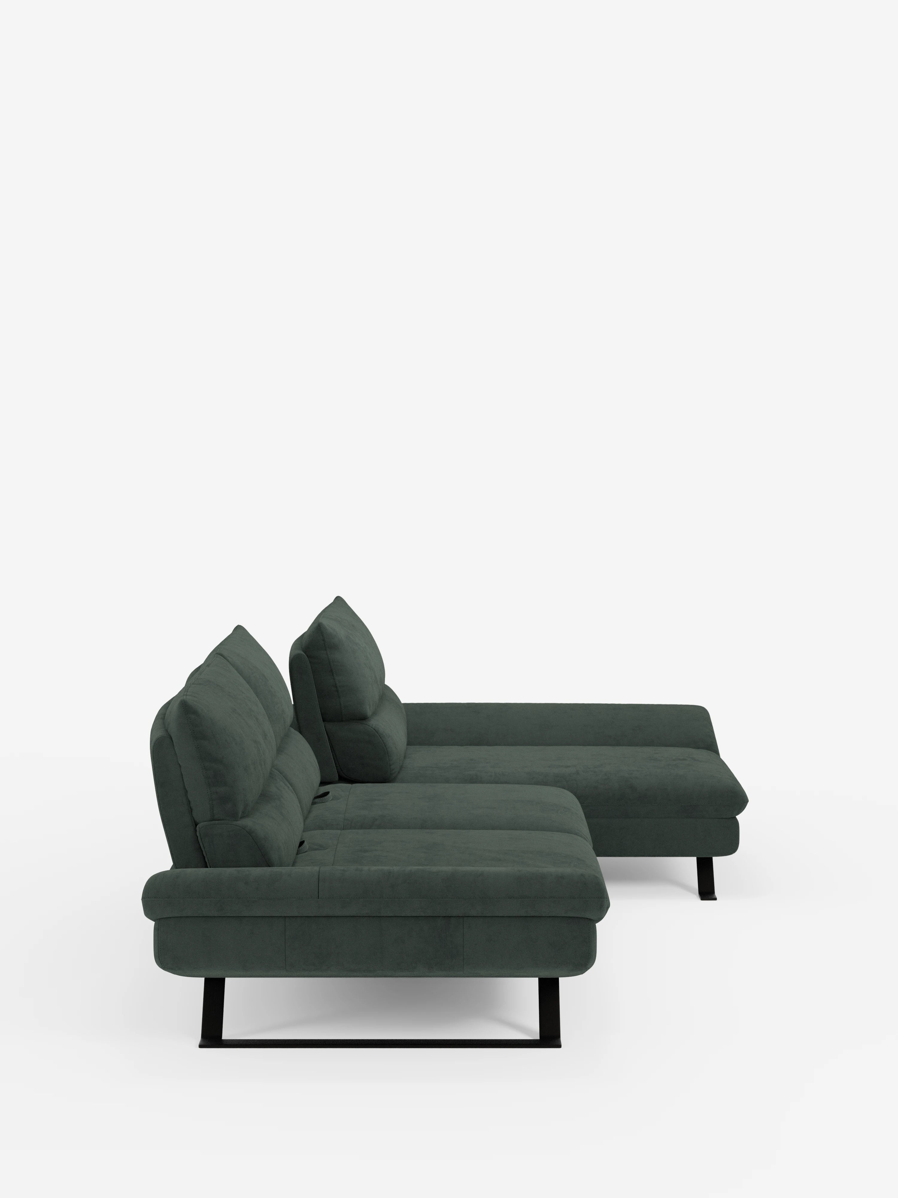 Il divano angolare Eclipse con penisola e schienali traslanti in microfibra tecnica smacchiabile T11 di Divani.Store è un divano angolare contemporaneo in verde scuro, dotato di due posti a sedere e di una chaise longue sul lato destro, sostenuto da eleganti gambe nere. Con le sue linee pulite, i morbidi cuscini, il design minimalista e gli innovativi schienali traslanti per un comfort ancora maggiore, questo divano risalta magnificamente su uno sfondo bianco.