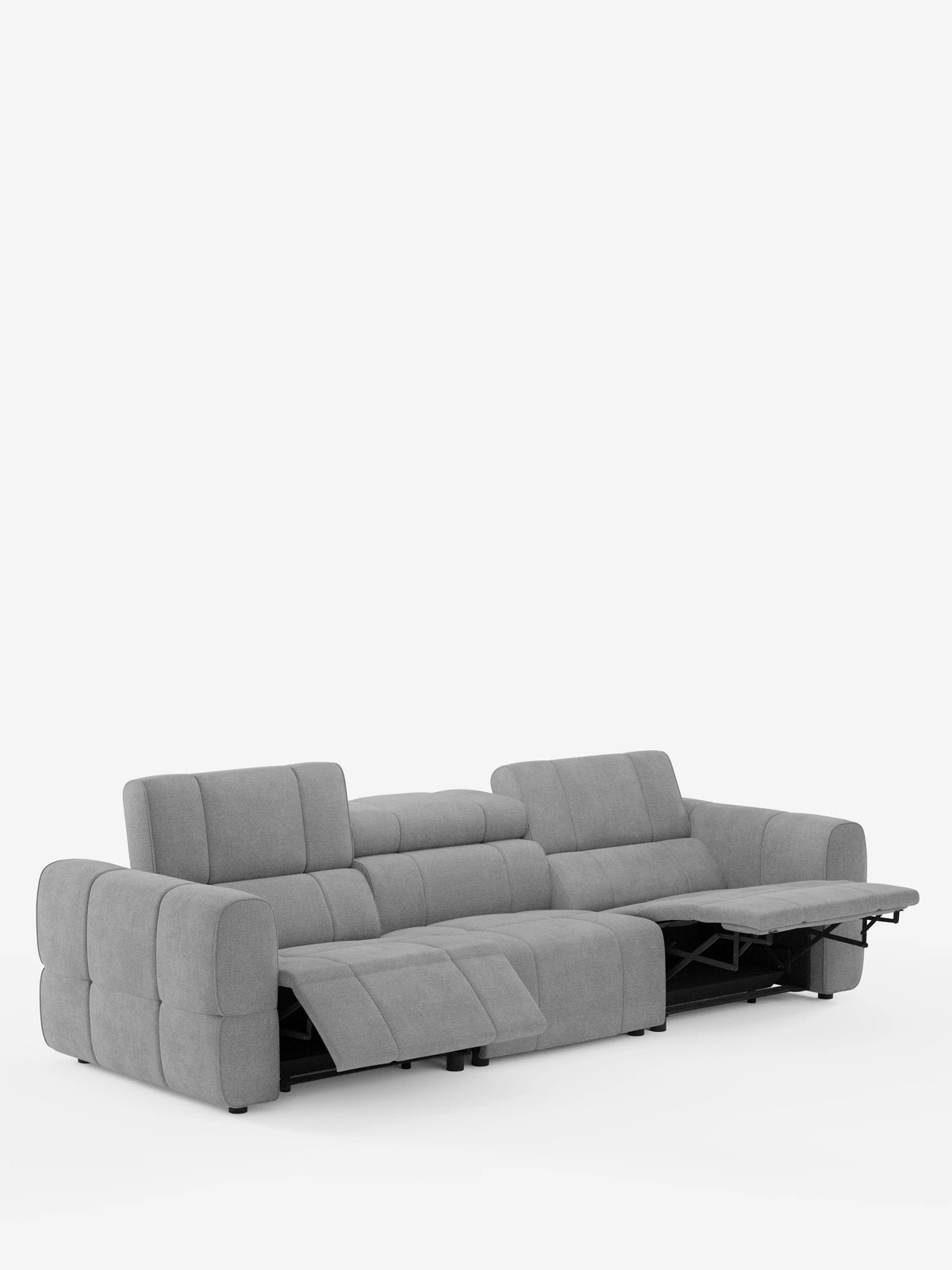 Un divano modulare Giotto a quattro posti, di colore grigio chiaro, con poggiatesta reclinabili e funzione relax elettrica opzionale, rivestito in tessuto smacchiabile T23 su sfondo bianco, dotato di poggiatesta regolabili e due poggiapiedi allungabili e reclinabili.