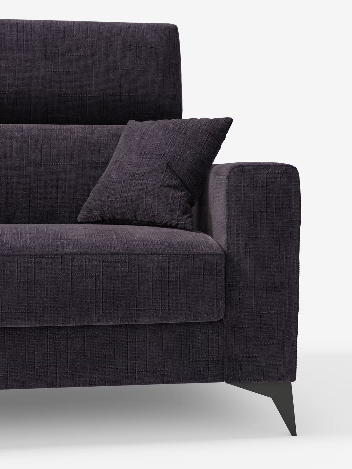 Un primo piano del divano letto matrimoniale Pegaso di Divani.Store, rivestito in tessuto jacquard T22 grigio scuro antimacchia, ne mette in risalto la finitura testurizzata con un cuscino quadrato abbinato e gambe nere angolate. Su uno sfondo bianco a tinta unita sono visibili solo il bracciolo destro, il cuscino, la seduta e una parte dello schienale con poggiatesta regolabili.
