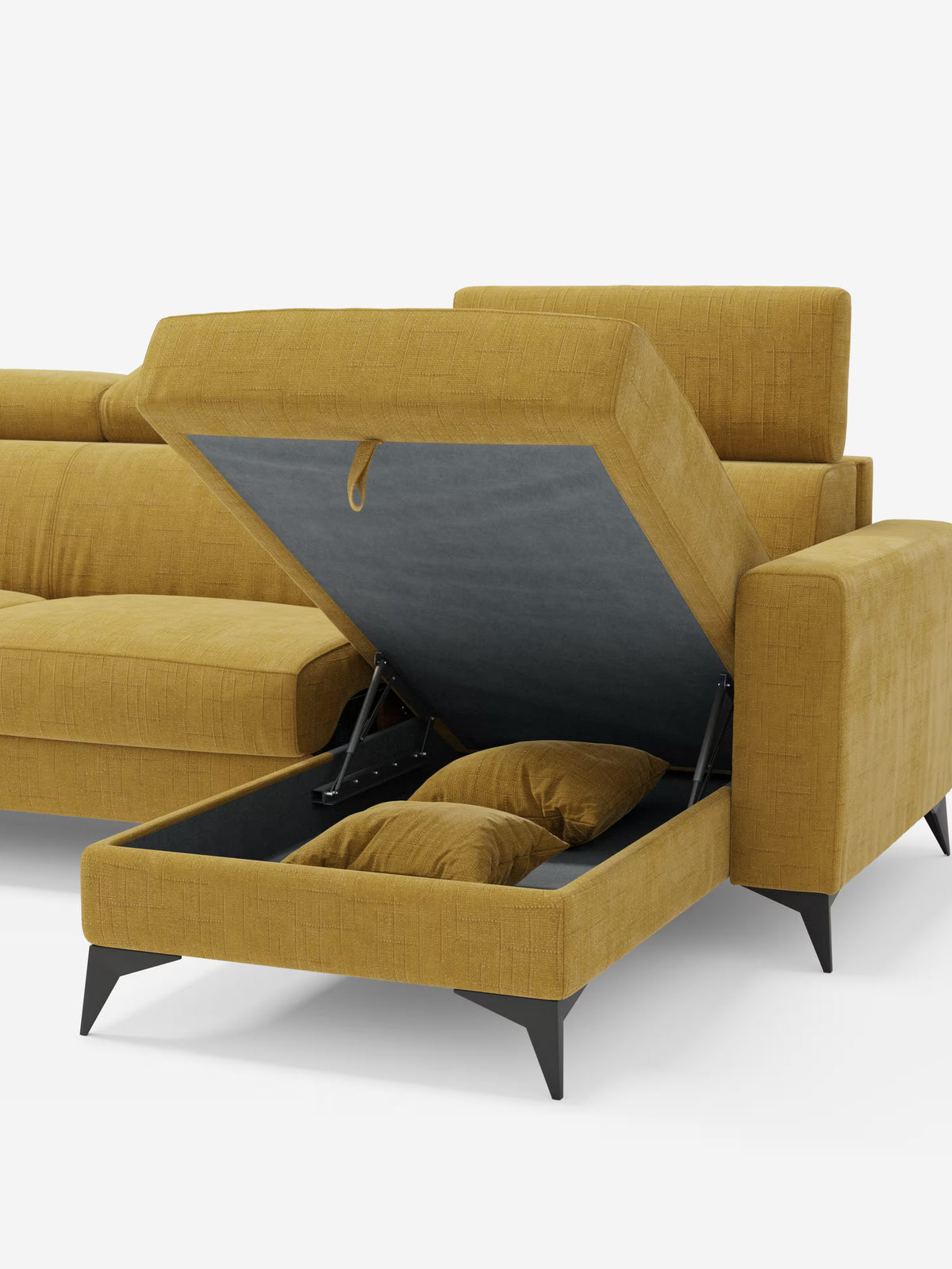 Il divano letto angolare Pegaso di Divani.Store è caratterizzato da un tessuto jacquard giallo senape brillante e da una chaise longue con vano portaoggetti integrato, completa di due cuscini coordinati. Questo moderno divano letto componibile presenta un unico bracciolo, poggiatesta reclinabili e una comoda linguetta in tessuto che mantiene aperto il coperchio del vano portaoggetti, rivelando robuste cerniere in metallo nero. Il design è sostenuto da gambe affusolate di colore scuro, il tutto su uno