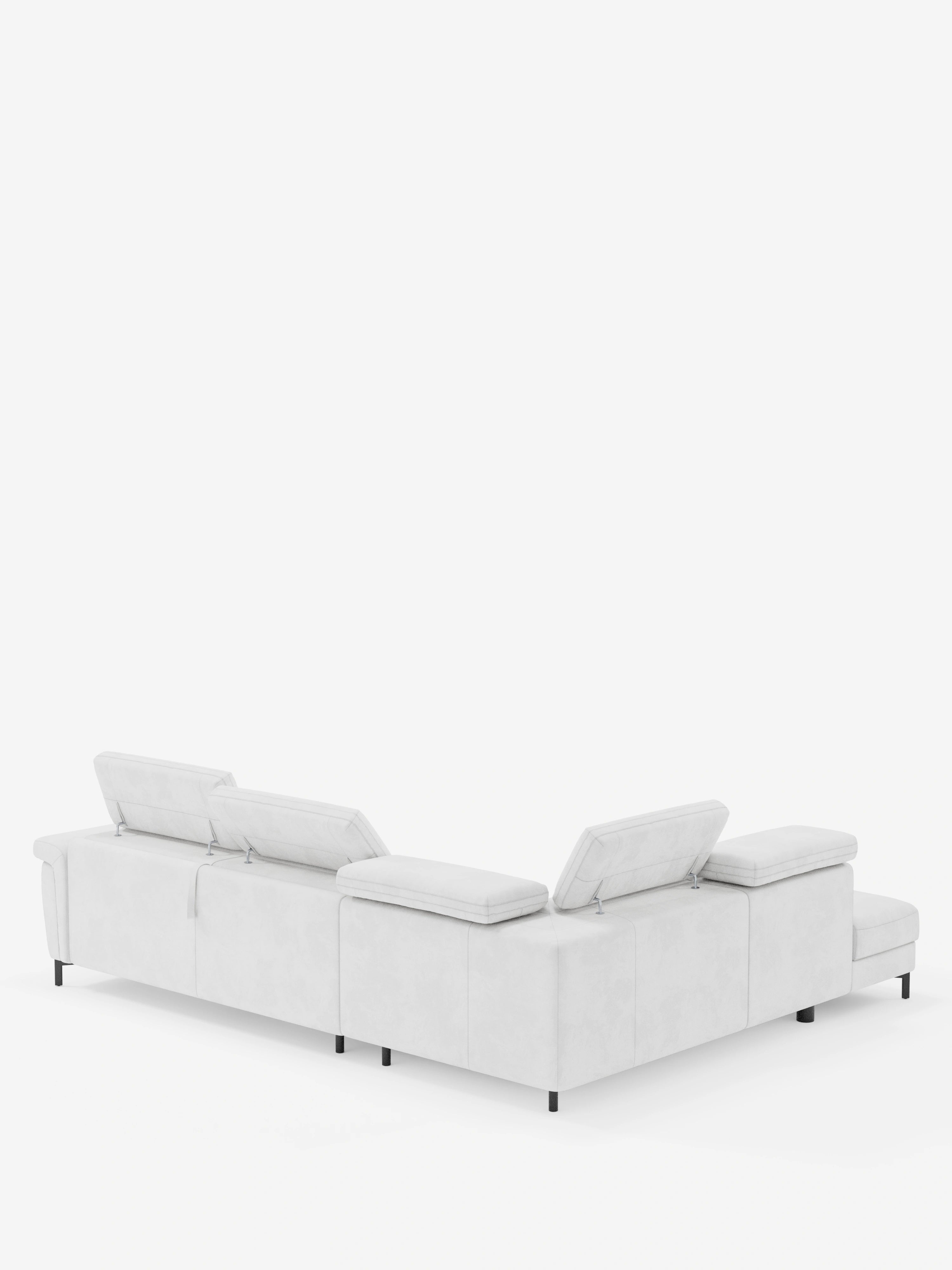 Un divano letto angolare Capri contemporaneo con poggiatesta reclinabili e materasso ad alte prestazioni in tessuto vellutino smacchiabile T30 di Divani.Store è disposto su uno sfondo bianco a tinta unita. Il divano componibile bianco è dotato di poggiatesta regolabili e poggia su corte gambe nere, con l’angolo che ne mette in risalto lo schienale e il lato sinistro. Questo modello presenta un design moderno, minimalista ed elegante.