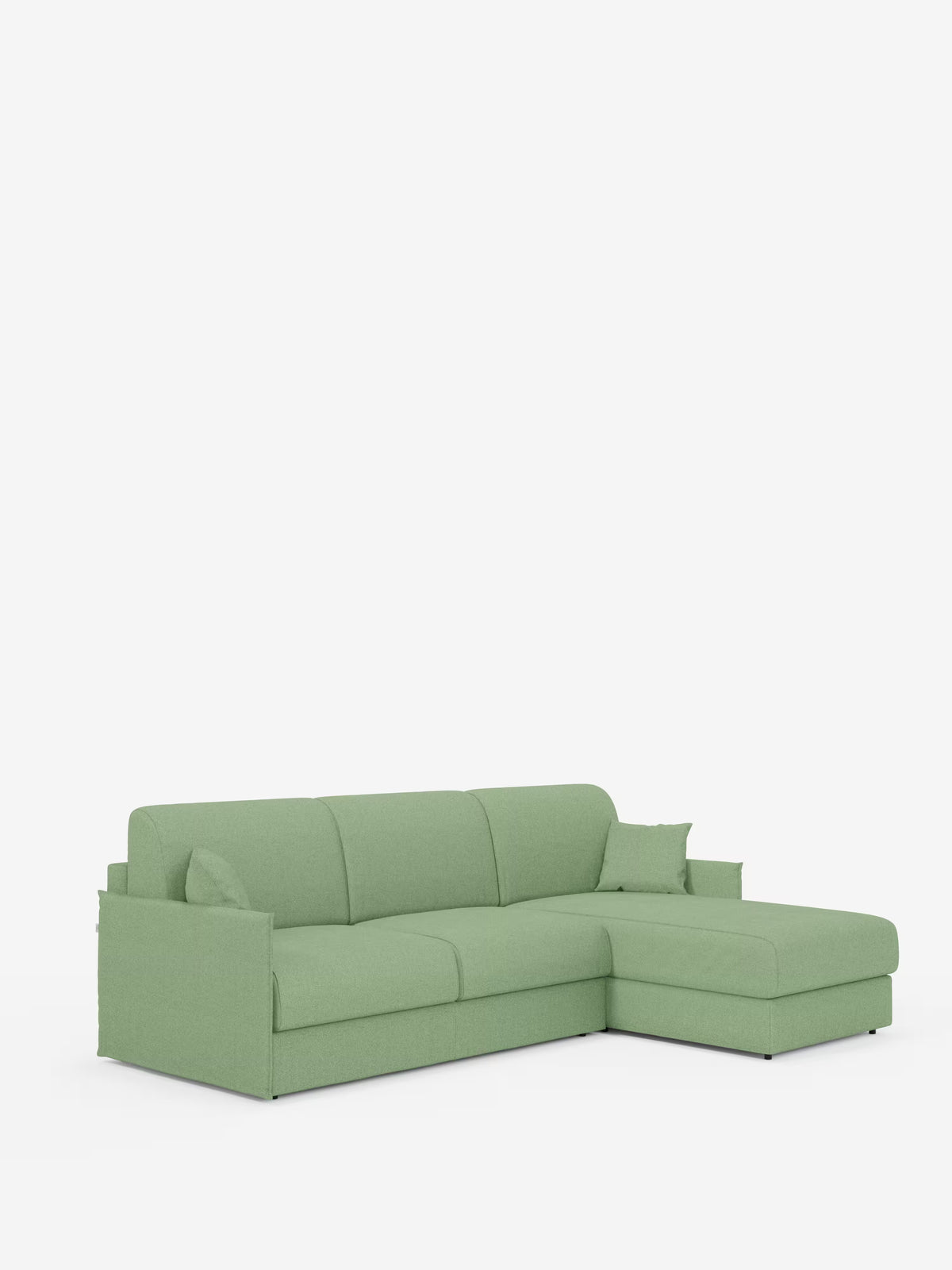 Il divano letto angolare con penisola contenitore Evans di Divani.Store è un divano letto a L di colore verde chiaro con chaise longue sulla destra, dotato di due cuscini di seduta, due cuscini dello schienale, braccioli squadrati e cuscini decorativi abbinati, presentato su uno sfondo bianco a tinta unita. Rivestito in tessuto T23 facile da pulire, con un design salvaspazio.