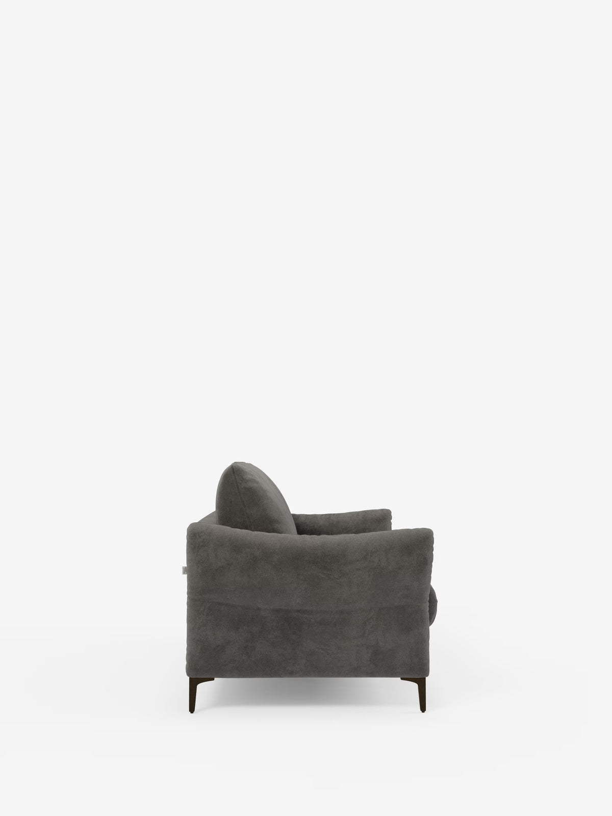 Vista laterale del divano letto Dalia di Divani.Store, un moderno divano letto grigio disponibile nelle configurazioni a 2, 3 e 4 posti, con materasso H18 e rivestito in velluto T30 resistente alle macchie. Il design presenta linee pulite che richiamano lo stile scandinavo, con uno schienale leggermente reclinato, una seduta morbida e sottili gambe in legno scuro. Sullo sfondo bianco, la texture lussuosa e i dettagli raffinati del divano risaltano chiaramente.