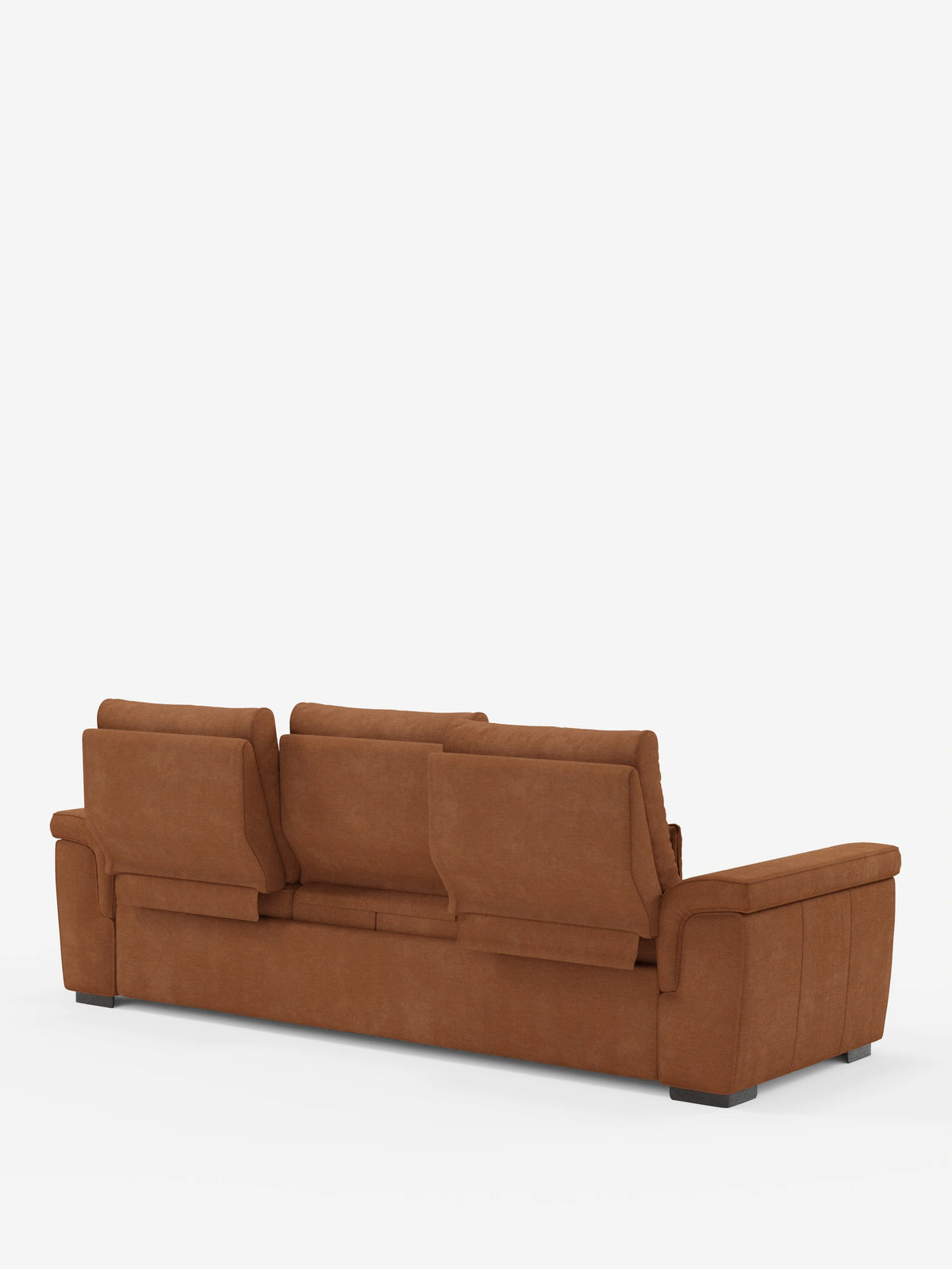 Vista posteriore di un divano letto angolare Ischia color marrone con schienali scorrevoli, elemento estraibile e penisola contenitore in tessuto smacchiabile misto lino, dotato di tre poggiatesta regolabili e di una base rettangolare su sfondo bianco.