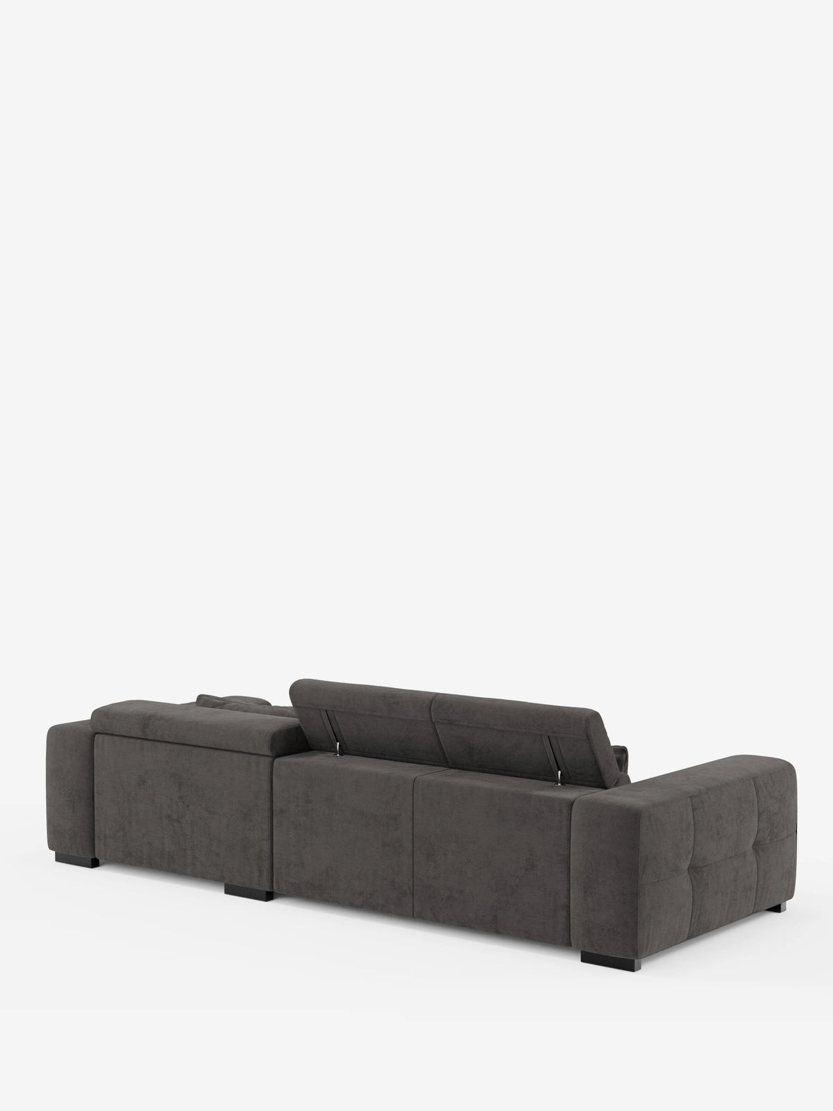 Un divano componibile contemporaneo in grigio scuro, il “Monarch Divano angolare con penisola e Relax Elettrico per allungamento sedute” di Divani.Store, è caratterizzato da uno schienale basso e da poggiatesta reclinabili regolabili. Rivestito in morbido tessuto T31 antimacchia, questo divano presenta braccioli massicci e un design capitonné ispirato al classico stile capitonné. Ripresa su uno sfondo bianco a tinta unita, l’immagine è angolata in modo da mostrare lo schienale e un lato del divano.