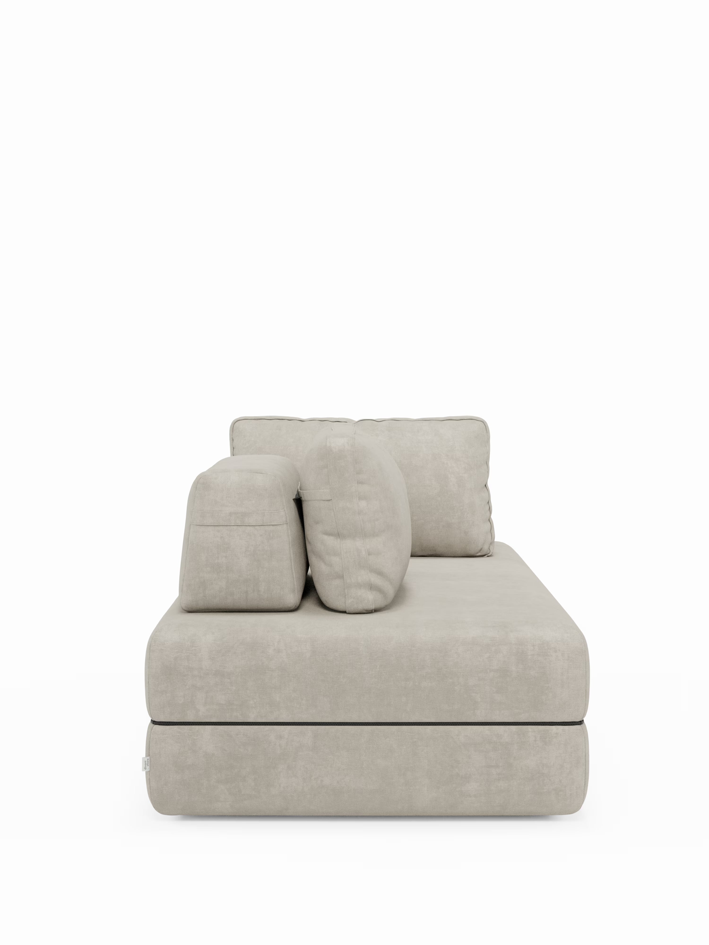 Un divano letto matrimoniale Rift, modello a 2 e 3 posti, di Divani.Store, in un moderno beige chiaro con morbidi cuscini, spicca su uno sfondo bianco. Caratterizzato da una silhouette squadrata con due schienali mobili e un bracciolo a sinistra, il suo design minimalista offre un comfort accogliente: ideale come divano letto elegante e versatile con un materasso in memory foam alto 22 cm nella versione T31, perfetto per gli spazi abitativi contemporanei.