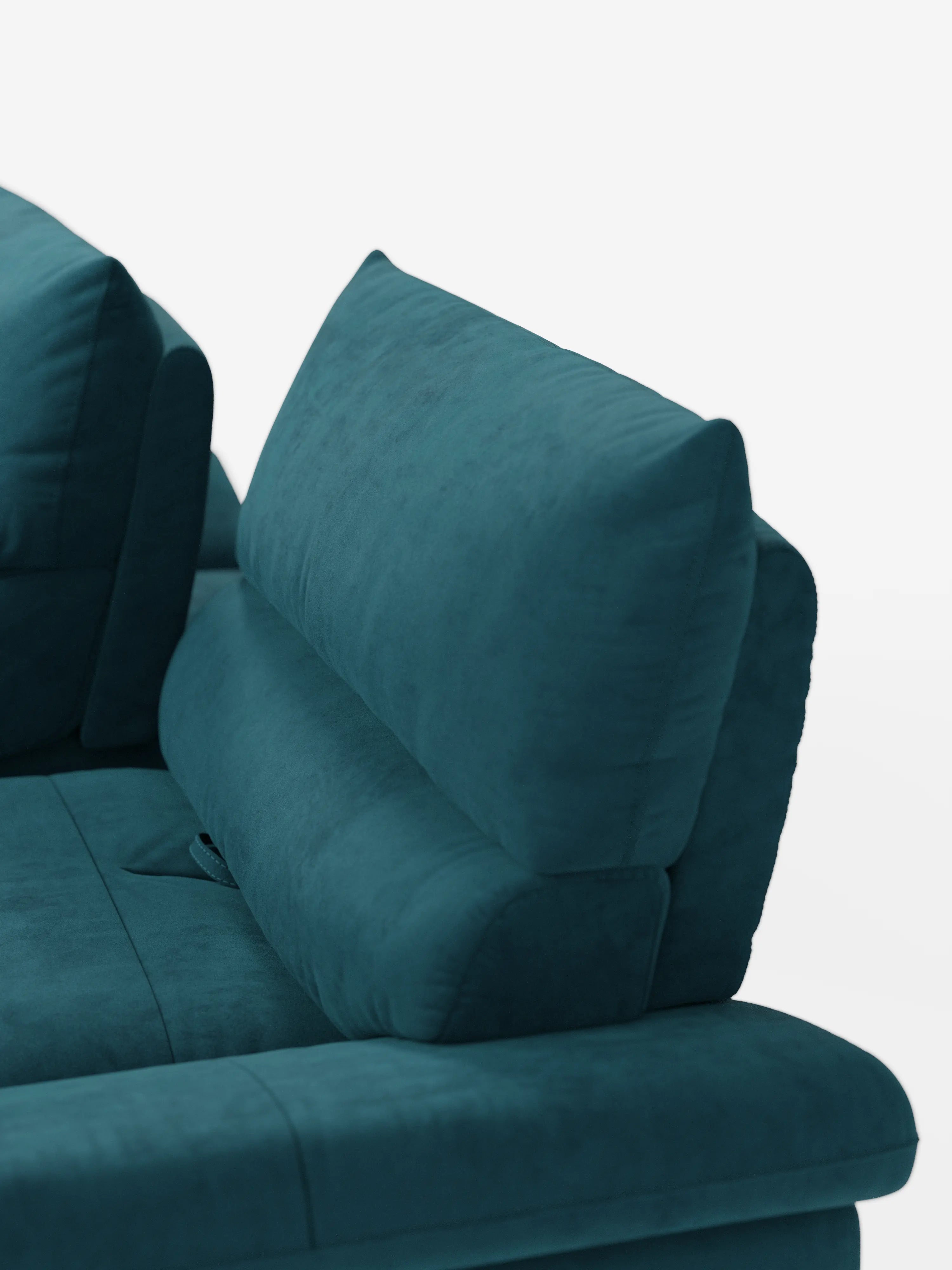 Primo piano del divano Eclipse dal design moderno di Divani.Store, rivestito in elegante microfibra T11 blu-verde acqua resistente alle macchie. L’immagine mette in risalto il morbido poggiatesta regolabile e il cuscino di seduta, caratterizzato da raffinati schienali traslanti. Su uno sfondo bianco a tinta unita, risaltano la morbida trama e le gambe alte di questo divano moderno, di cui è visibile solo una parte della versione a 2 o 3 posti.