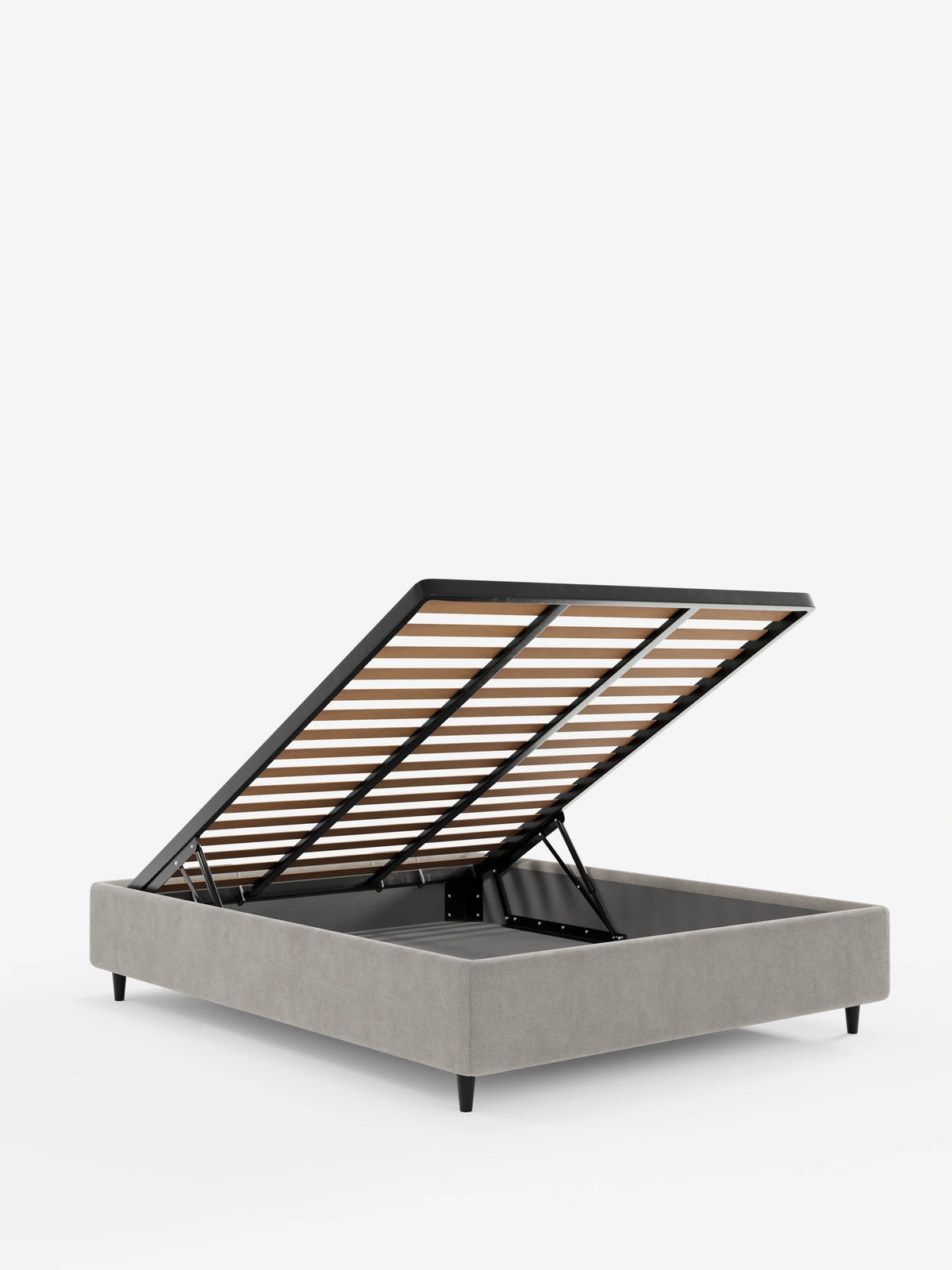 Un letto sommier ERON beige, imbottito e dotato di vano contenitore in tessuto impermeabile certificato Oeko-Tex, con una base a doghe sollevabile, è raffigurato su uno sfondo bianco; la struttura è sollevata per mostrare lo spazio di contenimento e poggia su quattro piccole gambe affusolate di colore scuro.