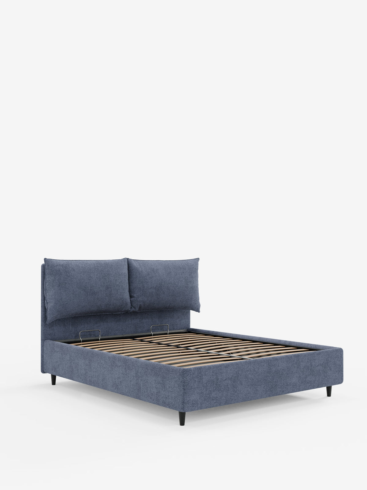 Un moderno letto imbottito ZAYRON con contenitore di Letti.store, caratterizzato da una struttura rivestita in tessuto blu certificato Oeko-Tex®, un design dal profilo basso e due grandi cuscini imbottiti regolabili che fungono da testiera. Il letto è dotato di doghe in legno per il sostegno del materasso, gambe affusolate nere ed è presentato su uno sfondo bianco a tinta unita.